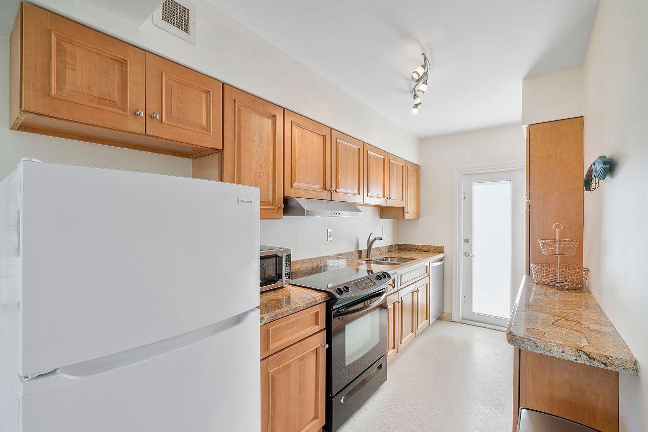 1221 Hillsboro Mile 25b