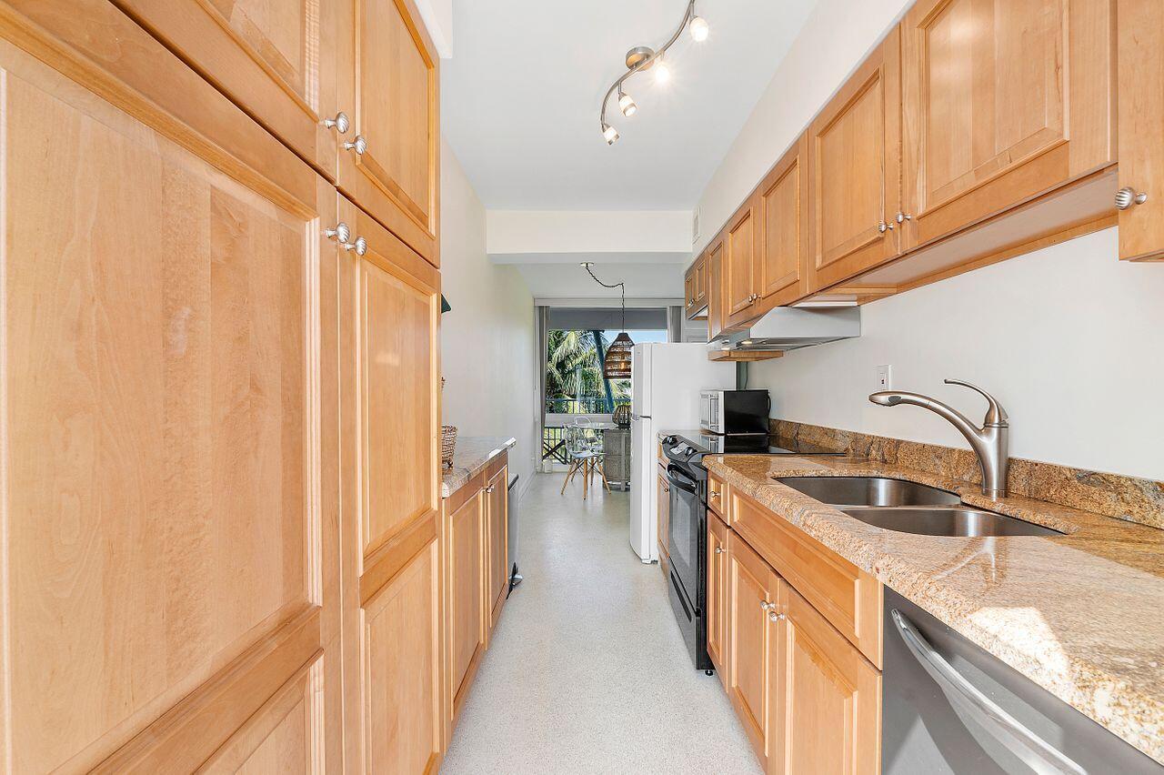1221 Hillsboro Mile 25b
