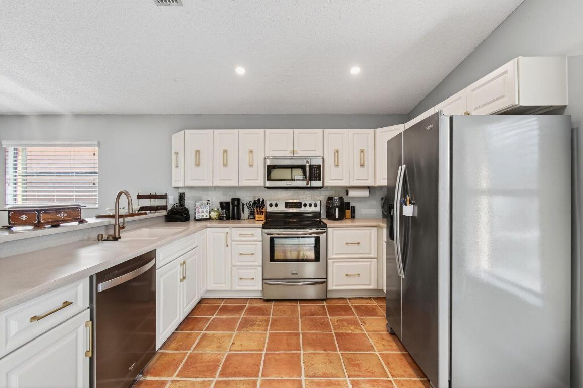 10332 Islander Drive