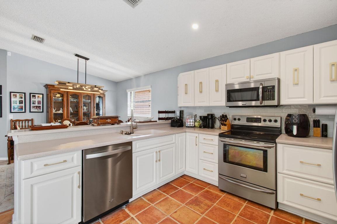 10332 Islander Drive