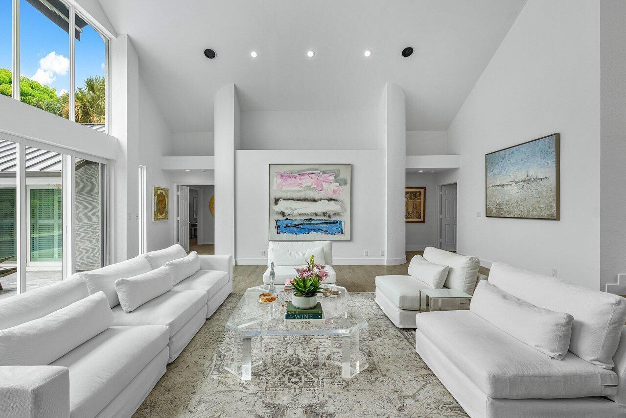 4564 Bocaire Boulevard