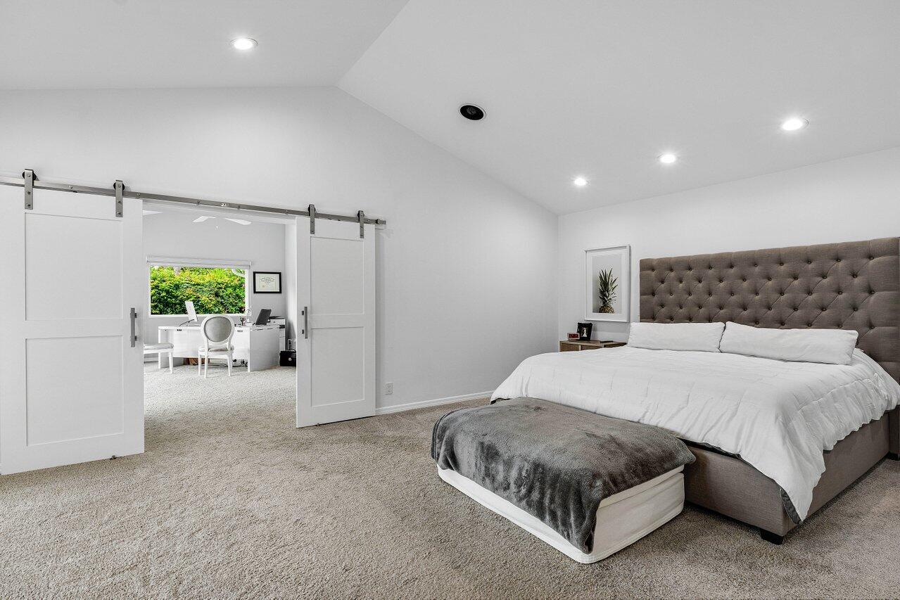 4564 Bocaire Boulevard