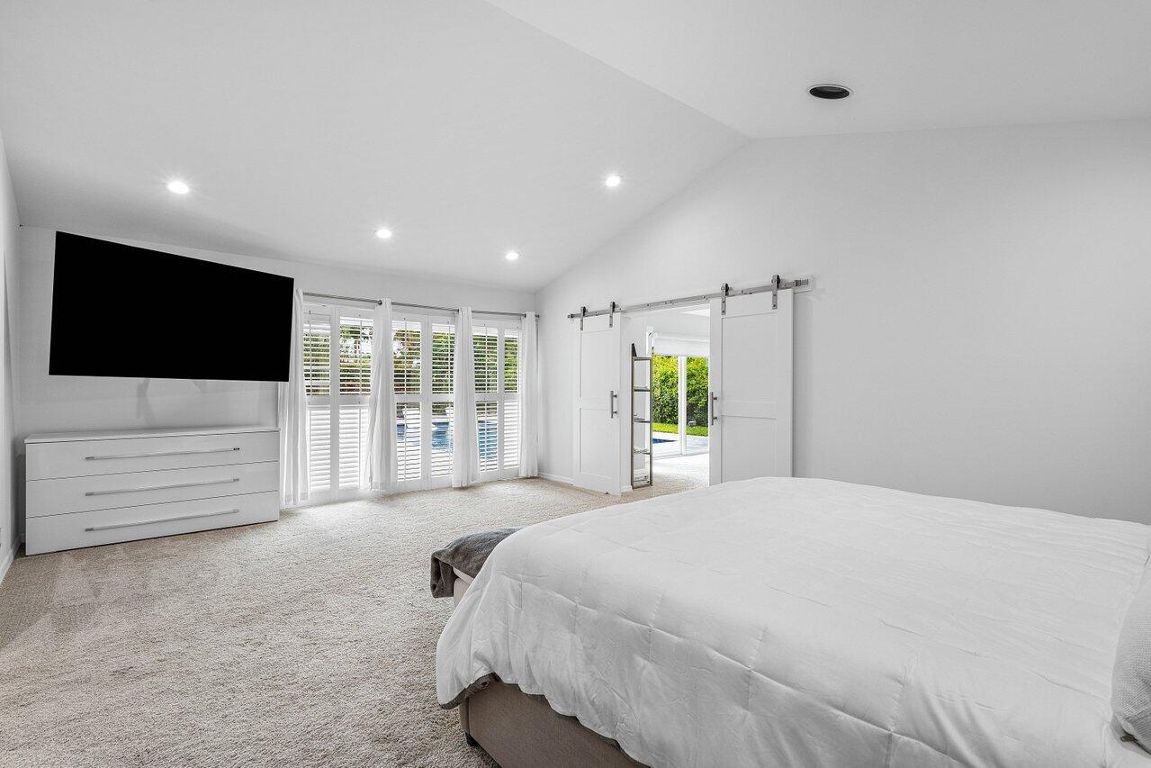 4564 Bocaire Boulevard