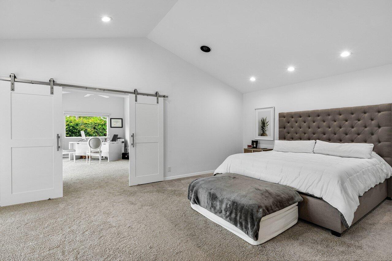 4564 Bocaire Boulevard