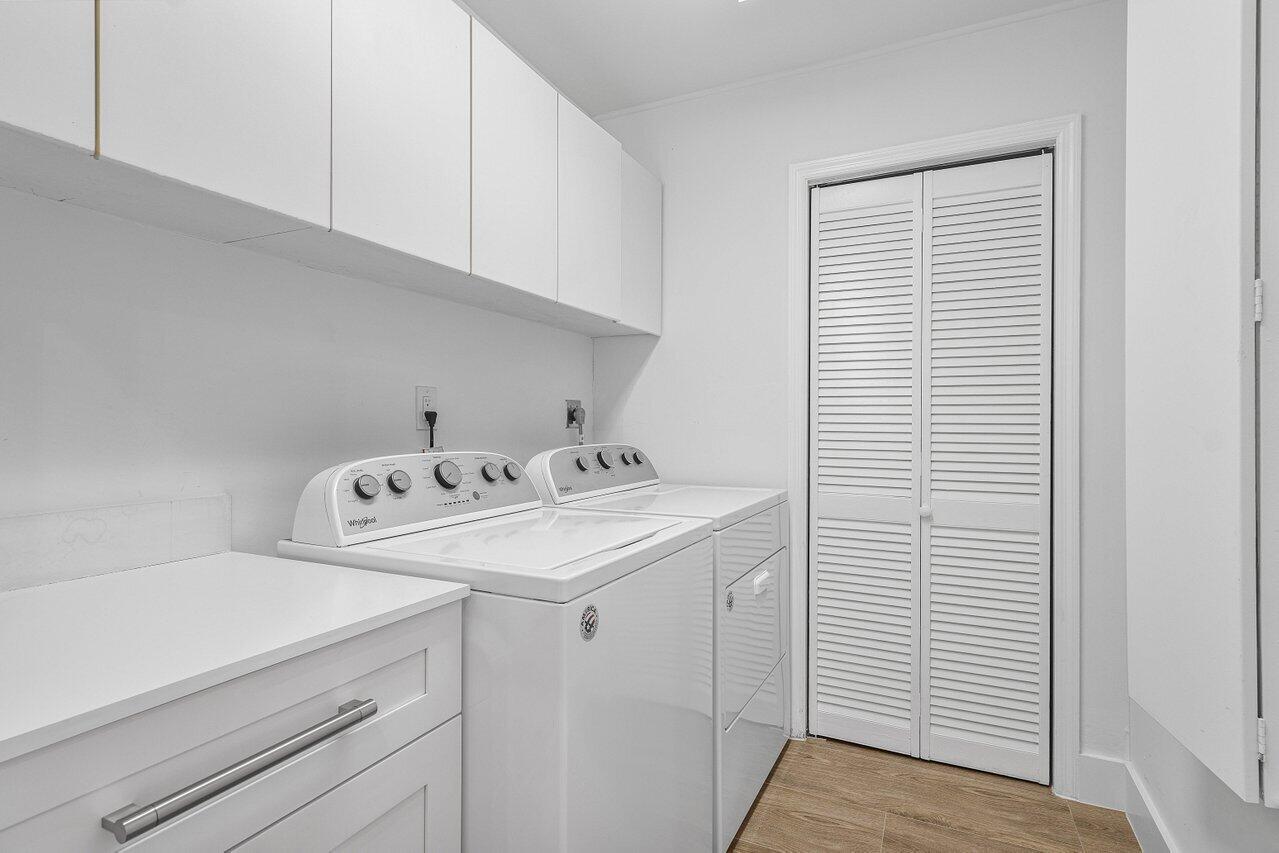 4564 Bocaire Boulevard