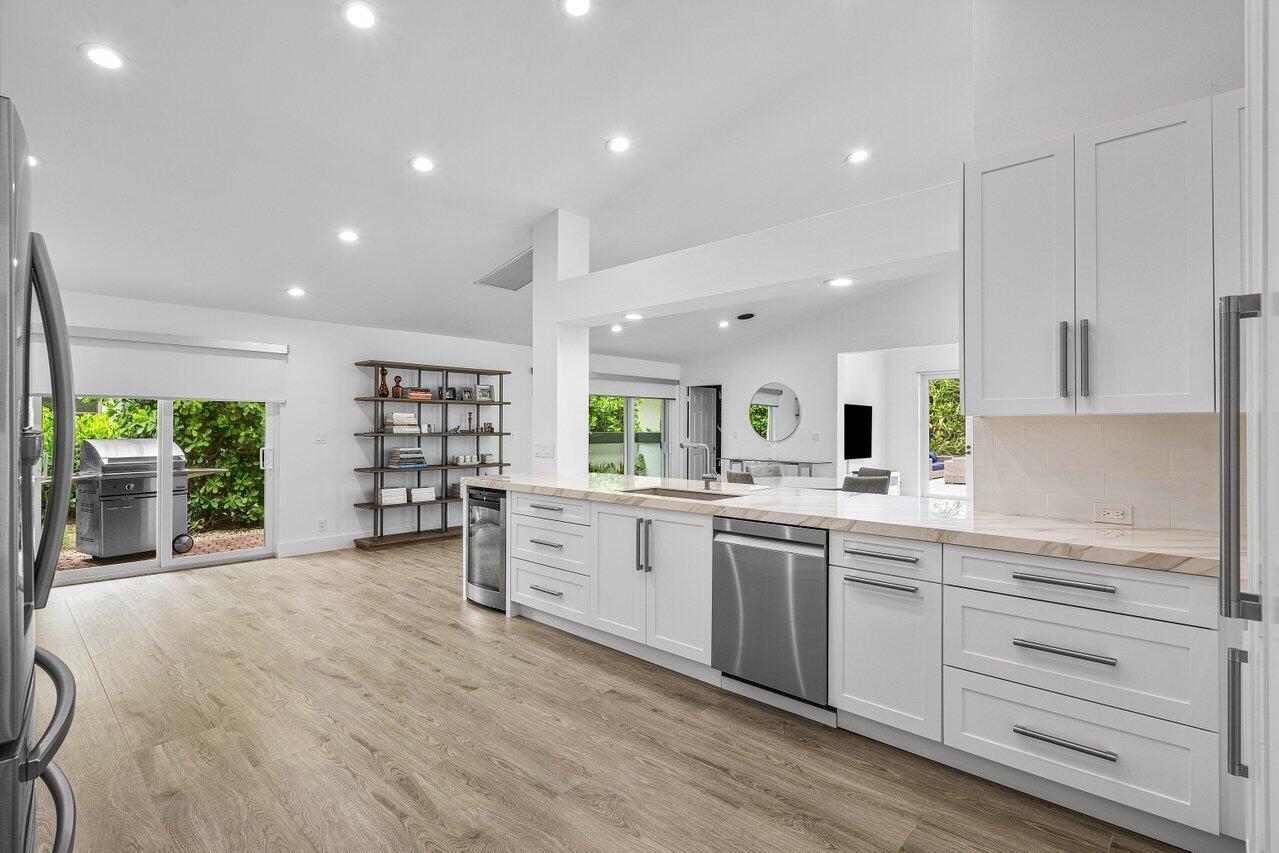 4564 Bocaire Boulevard