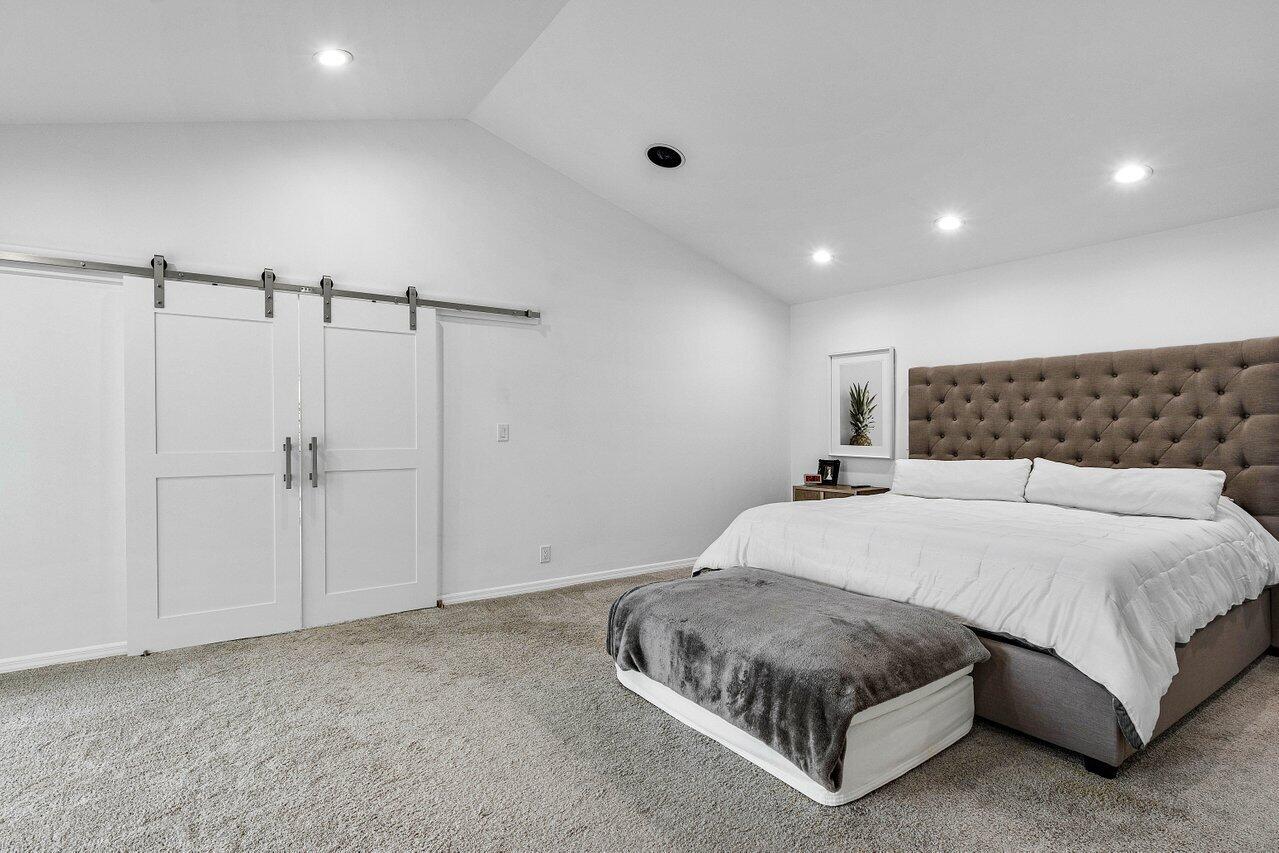 4564 Bocaire Boulevard