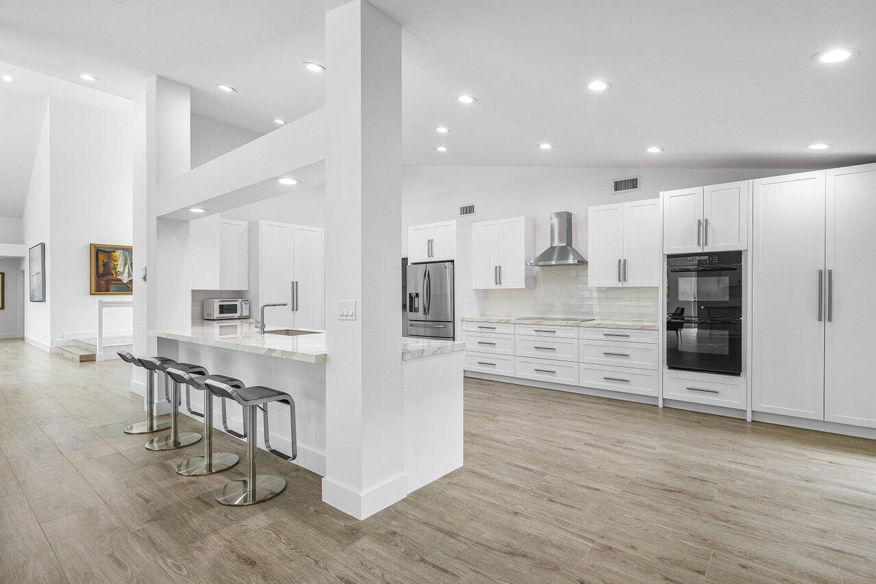 4564 Bocaire Boulevard