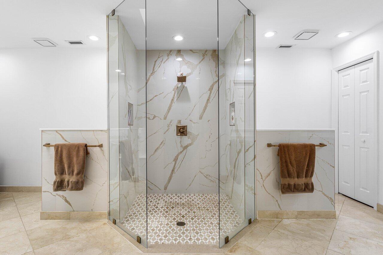 4564 Bocaire Boulevard