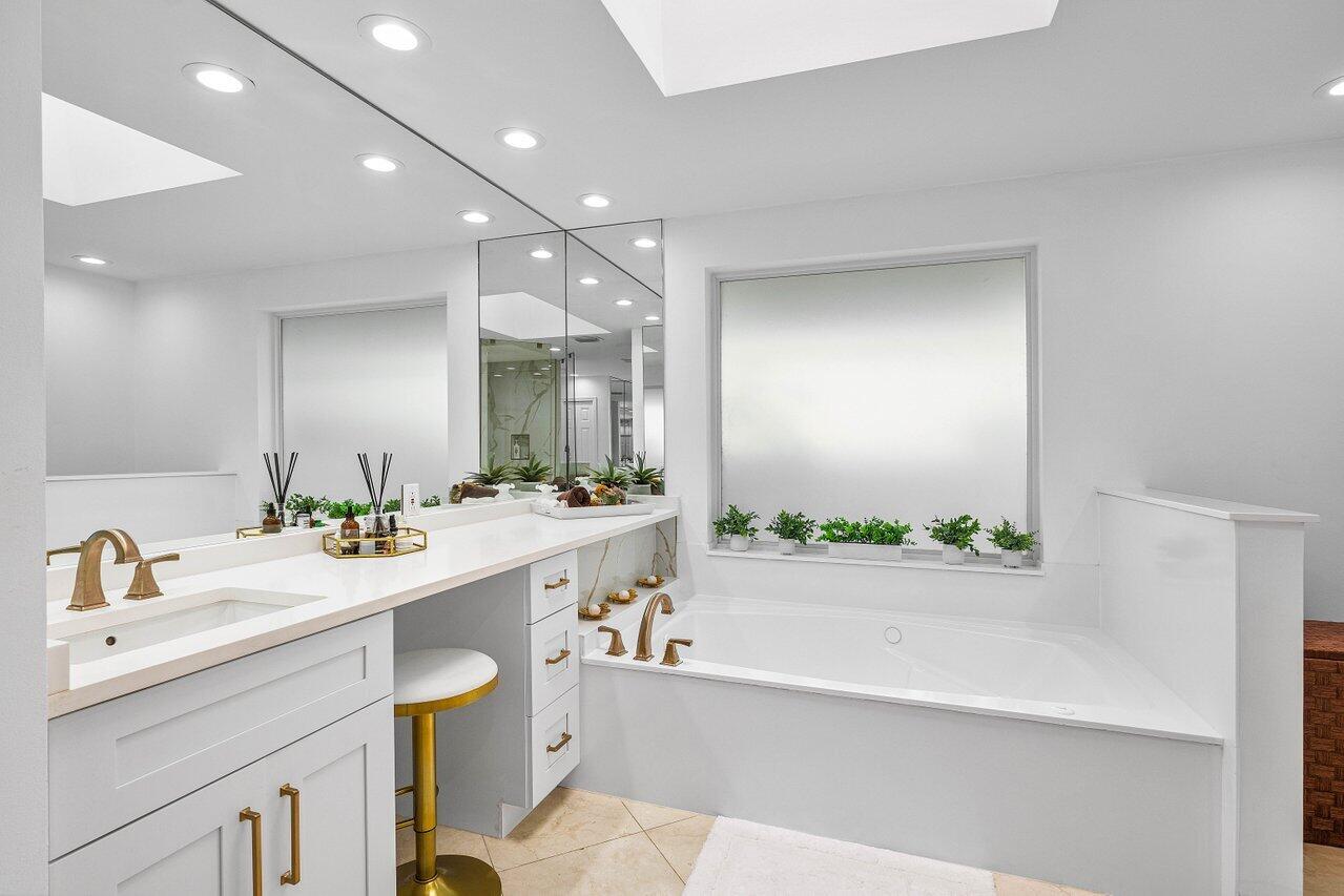 4564 Bocaire Boulevard