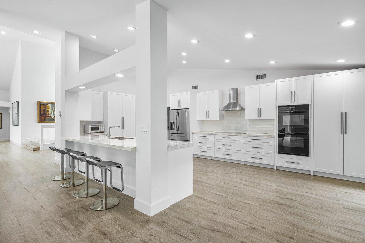 4564 Bocaire Boulevard