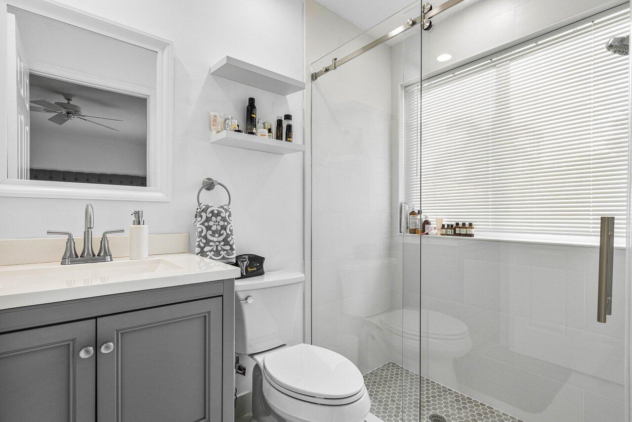 4564 Bocaire Boulevard