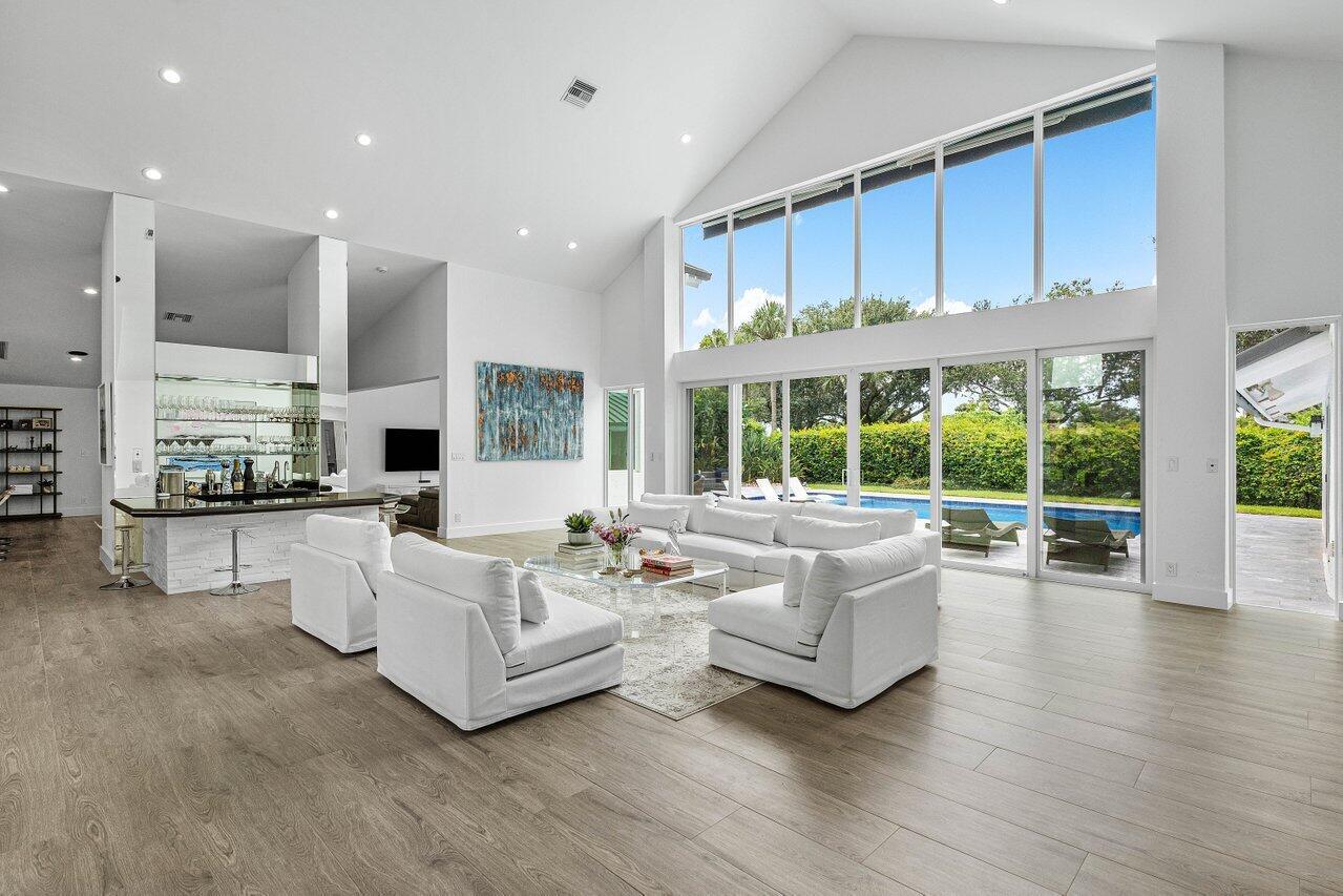 4564 Bocaire Boulevard