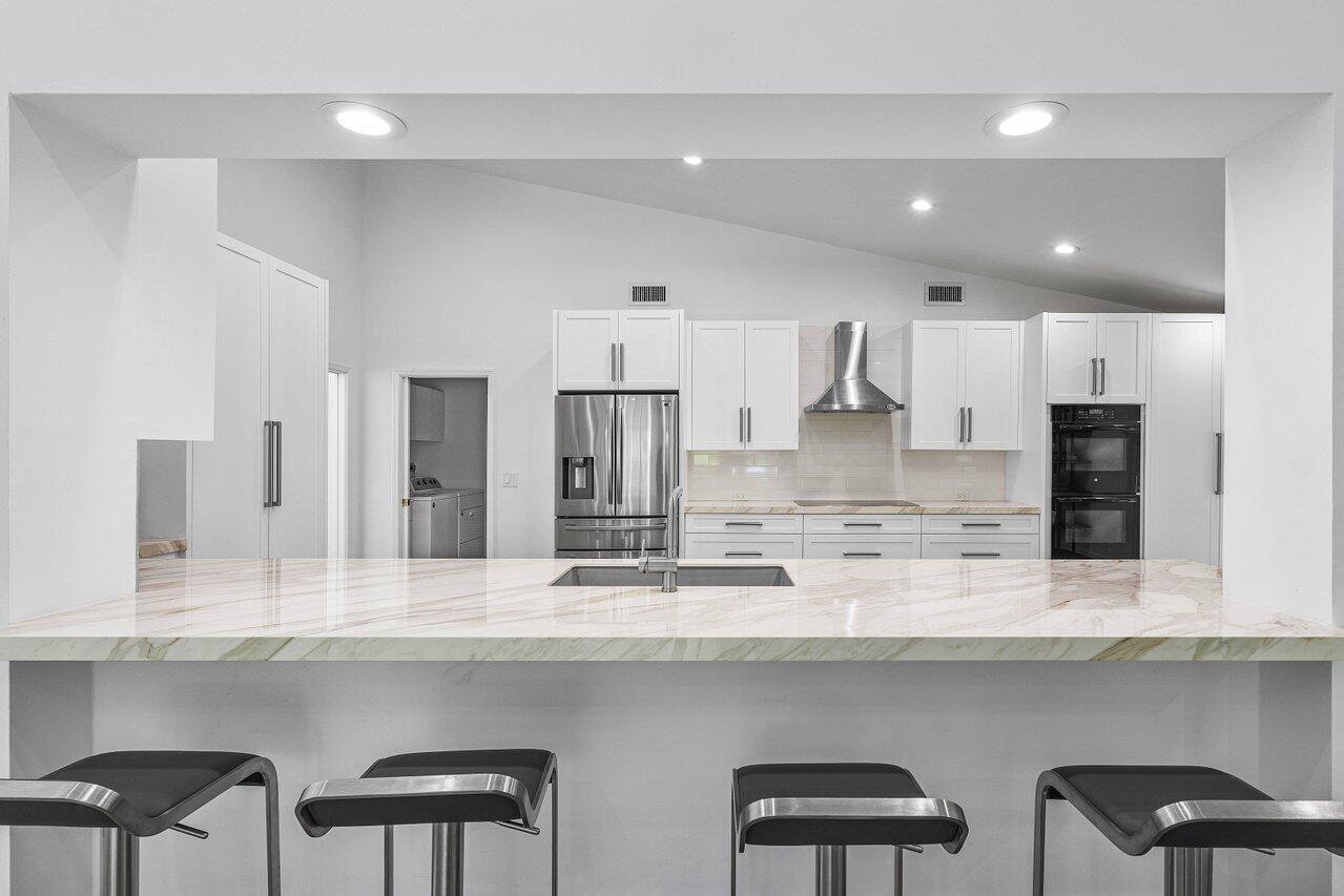 4564 Bocaire Boulevard