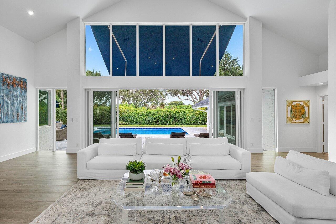 4564 Bocaire Boulevard