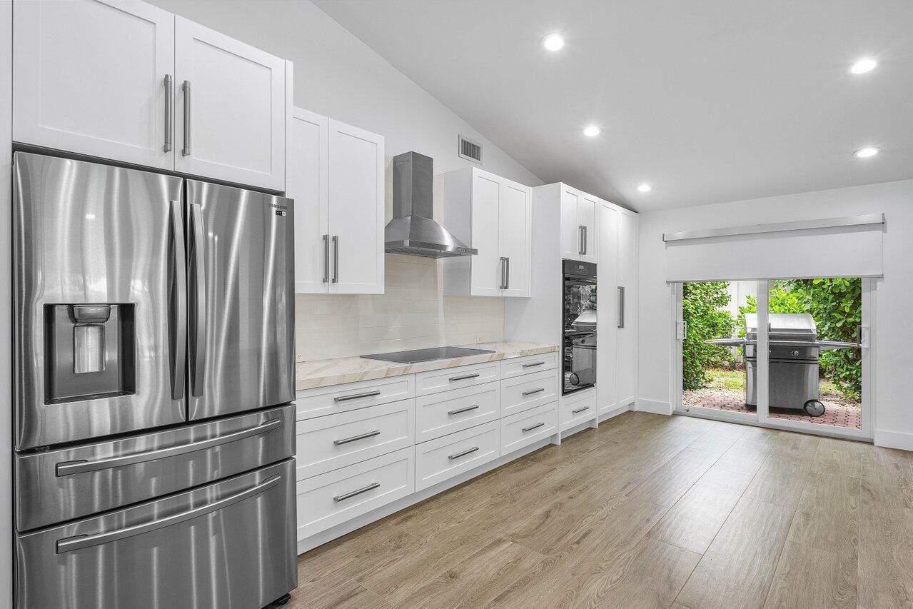 4564 Bocaire Boulevard