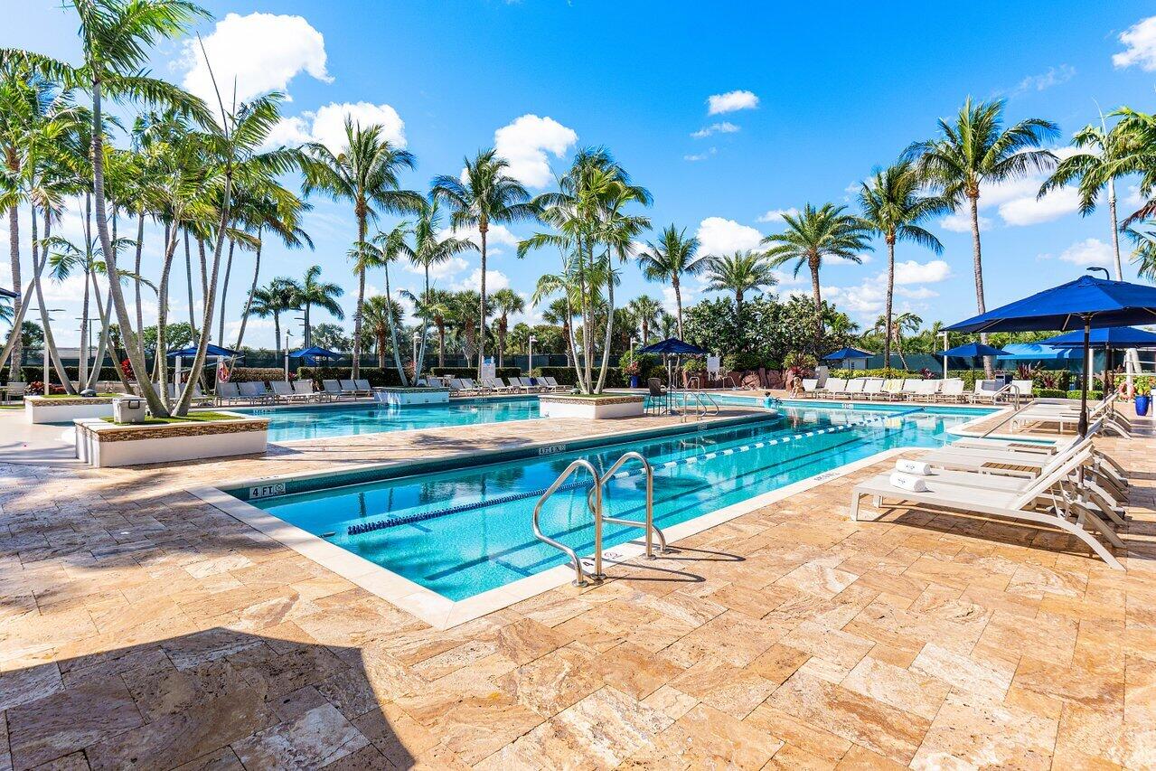 4564 Bocaire Boulevard