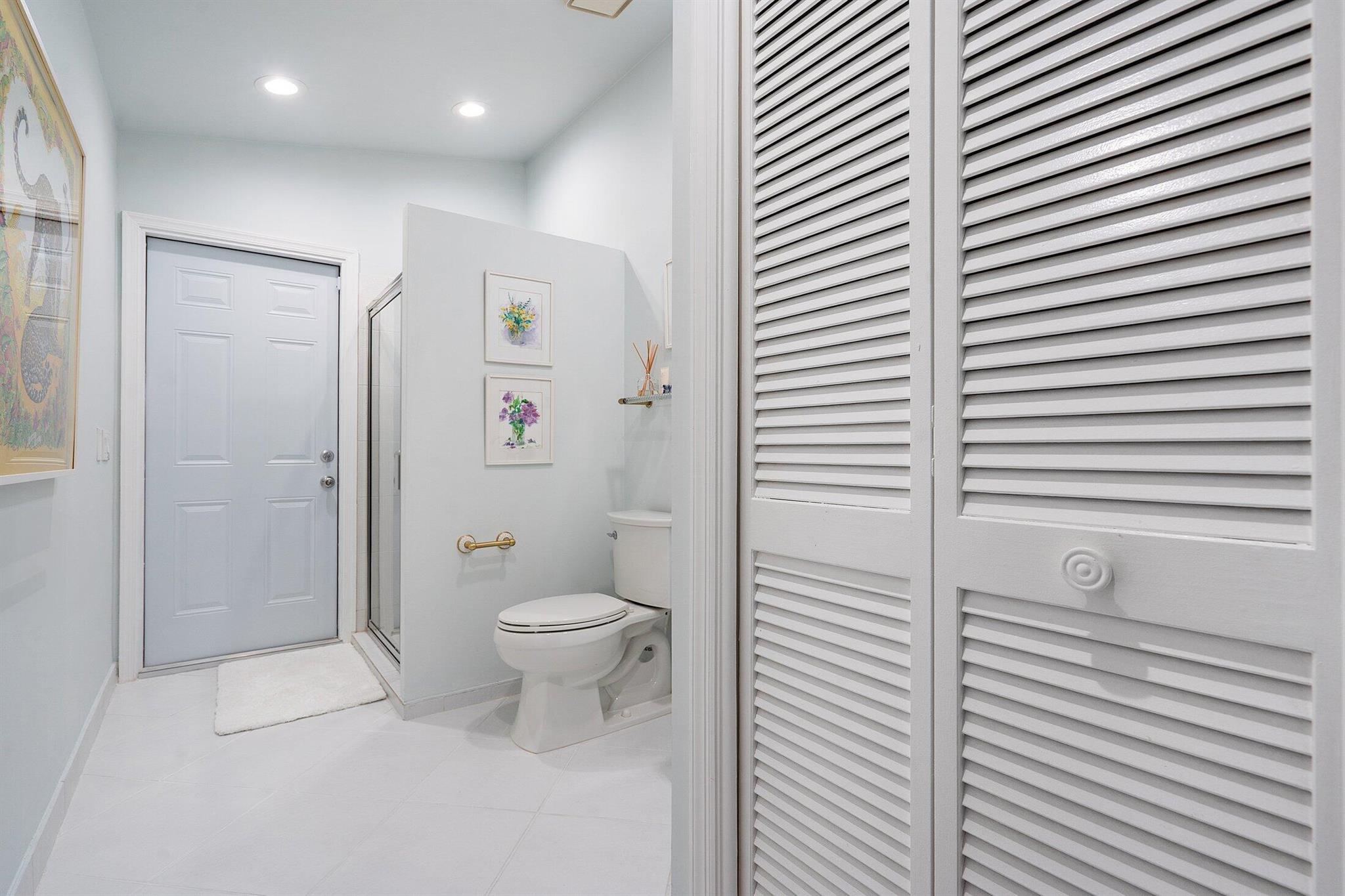 4564 Bocaire Boulevard