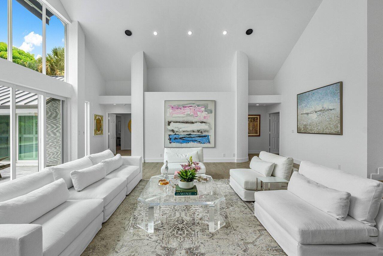 4564 Bocaire Boulevard