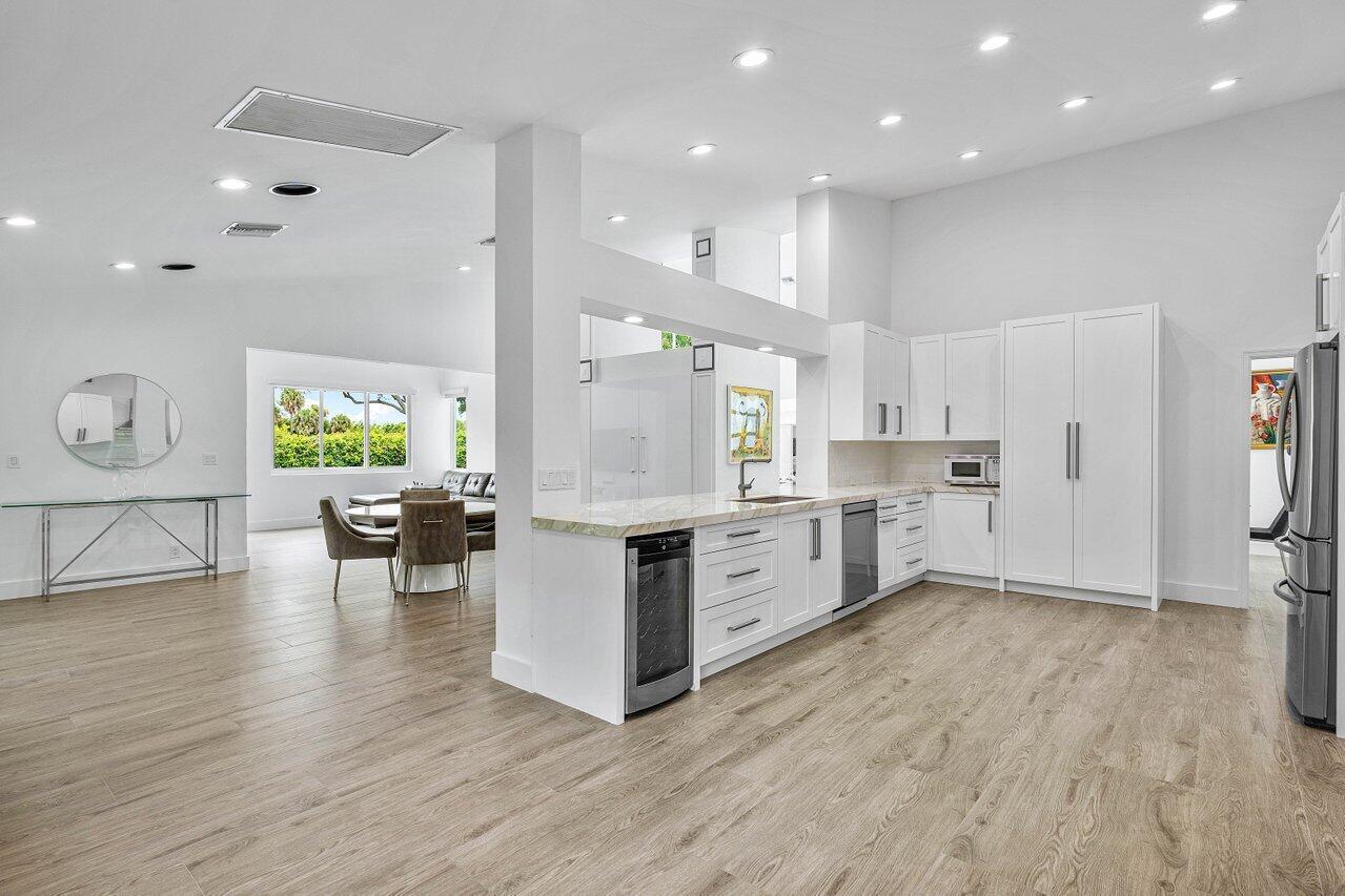 4564 Bocaire Boulevard