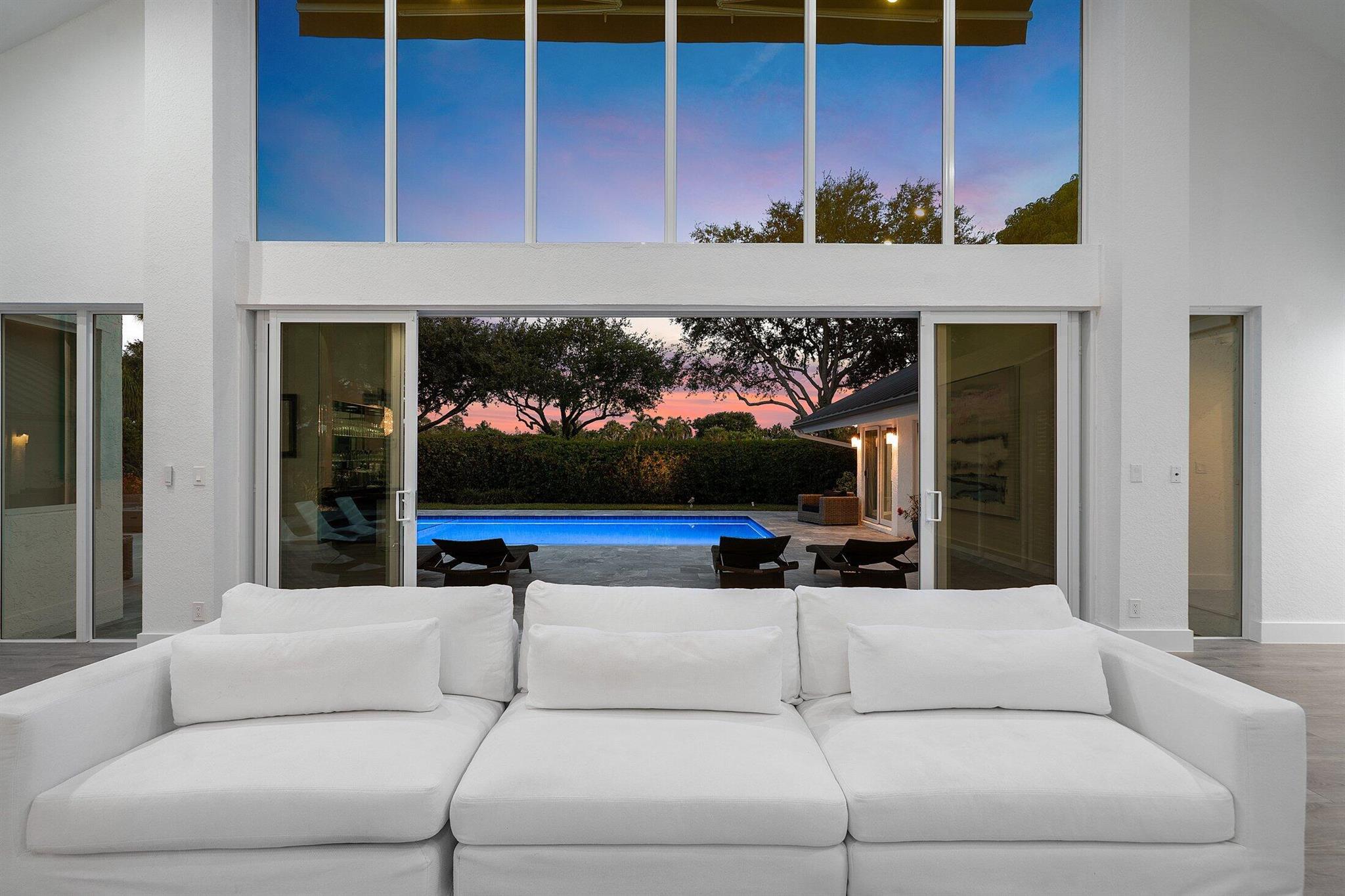 4564 Bocaire Boulevard