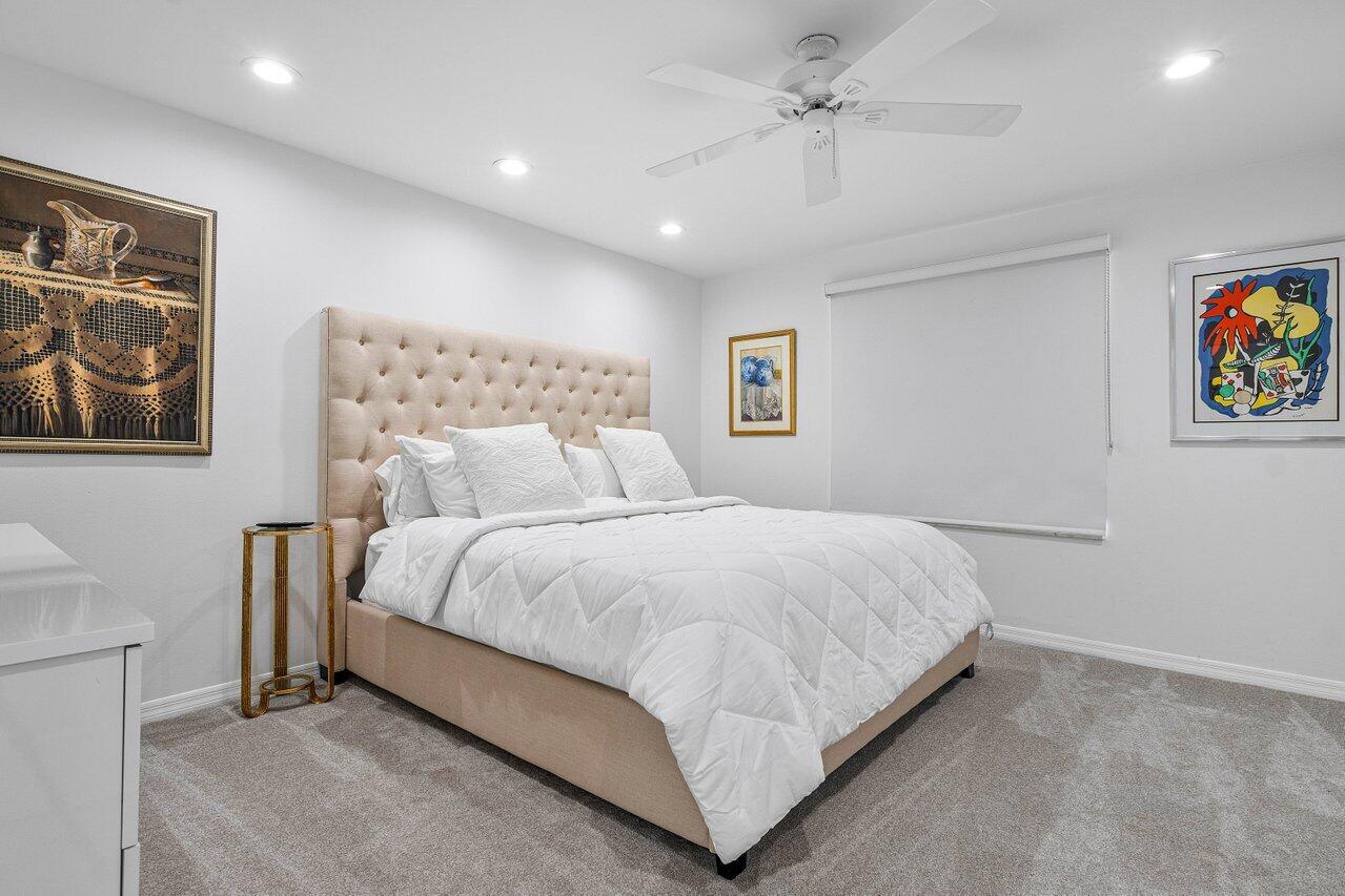 4564 Bocaire Boulevard