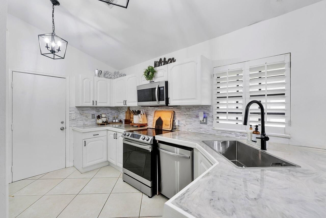 6852 Bitterbush Place