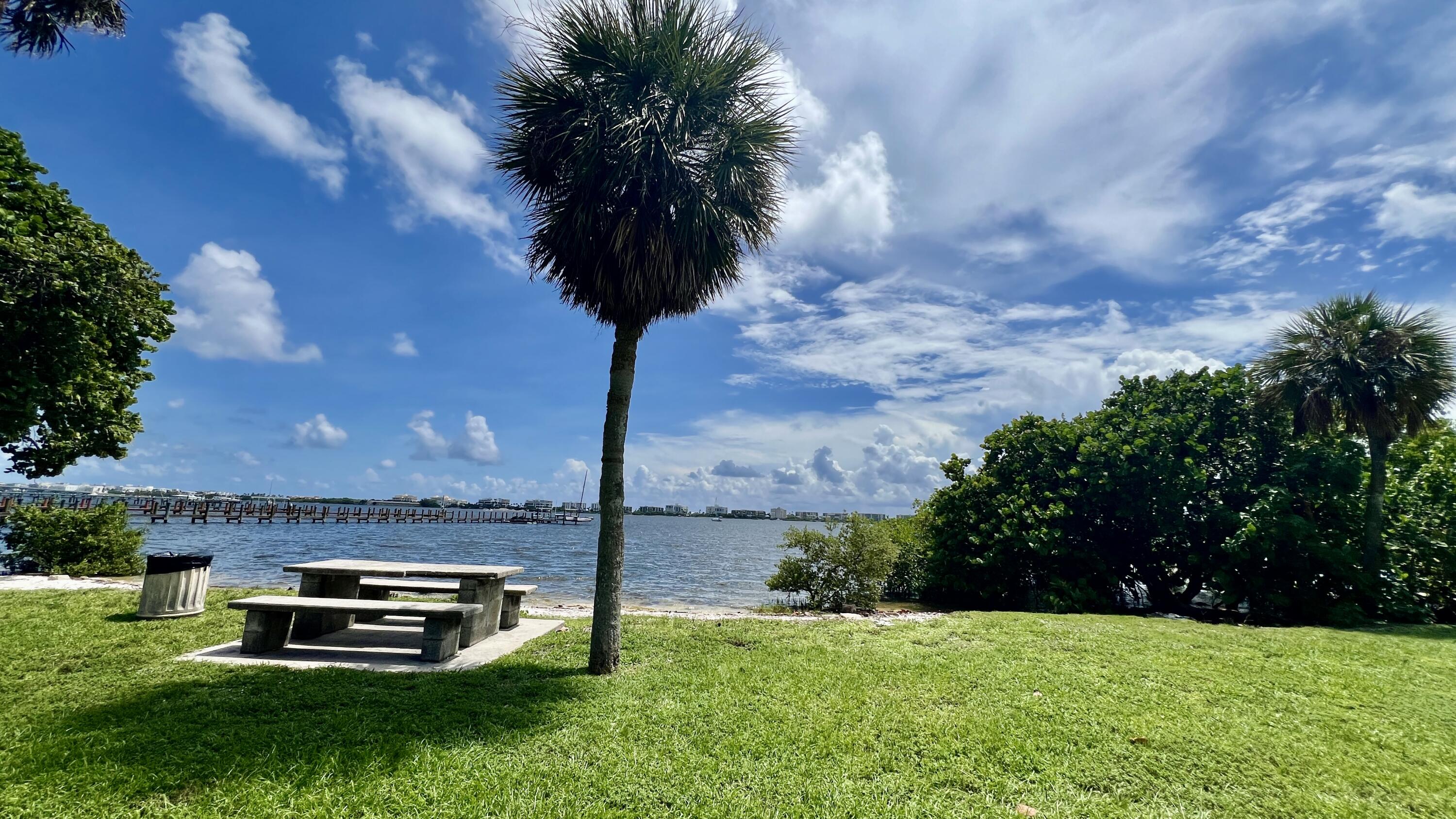 1120 S Federal Highway