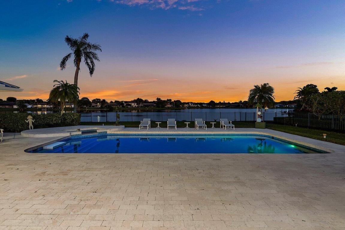 4722 Bocaire Boulevard