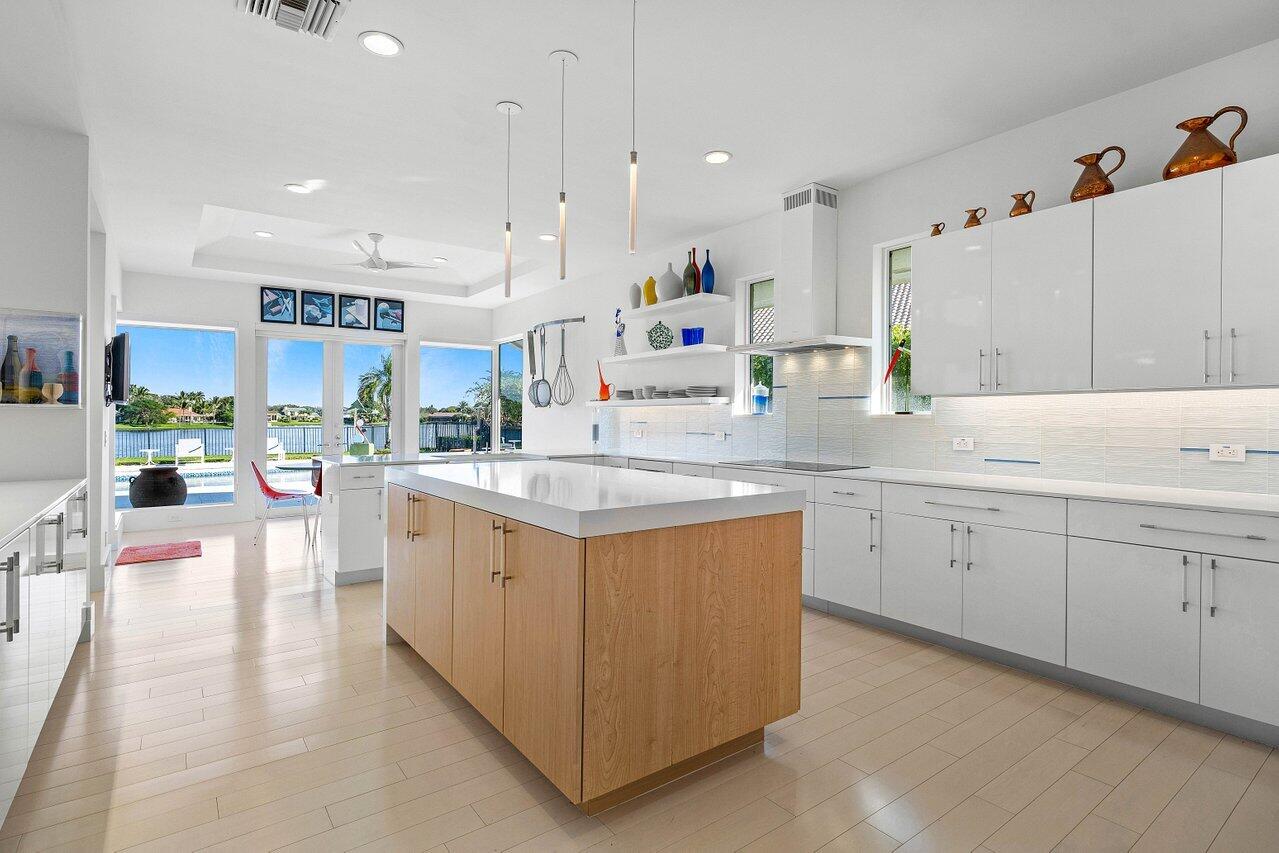 4722 Bocaire Boulevard