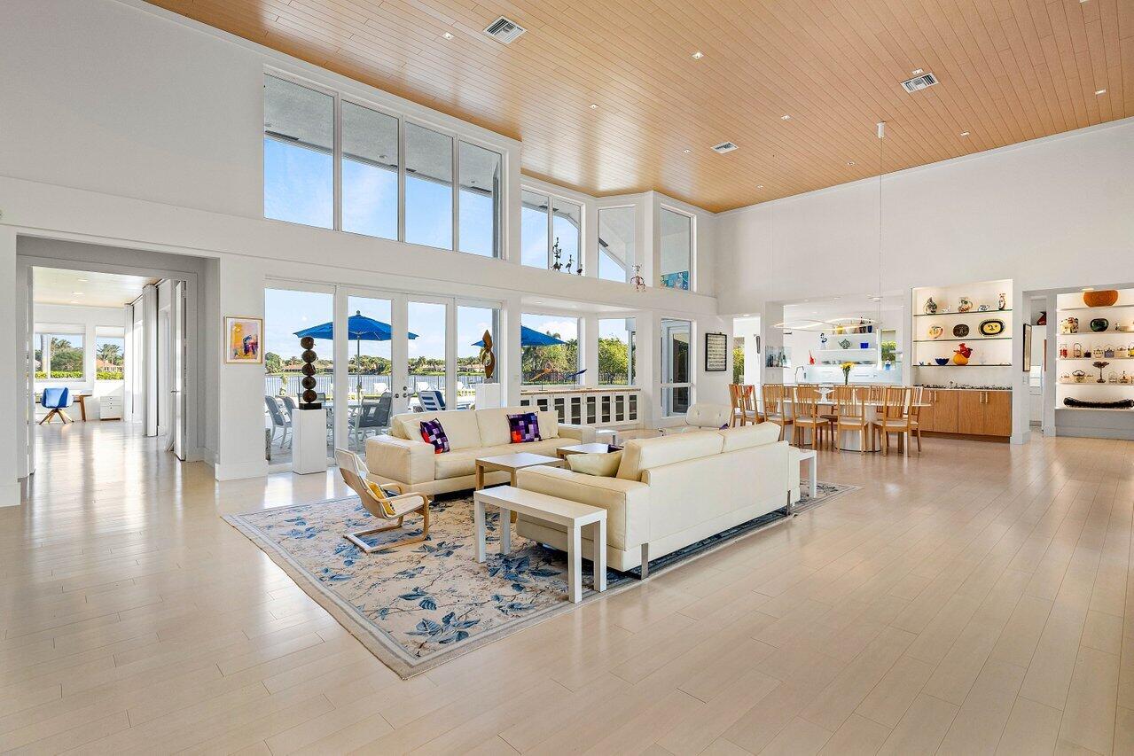 4722 Bocaire Boulevard