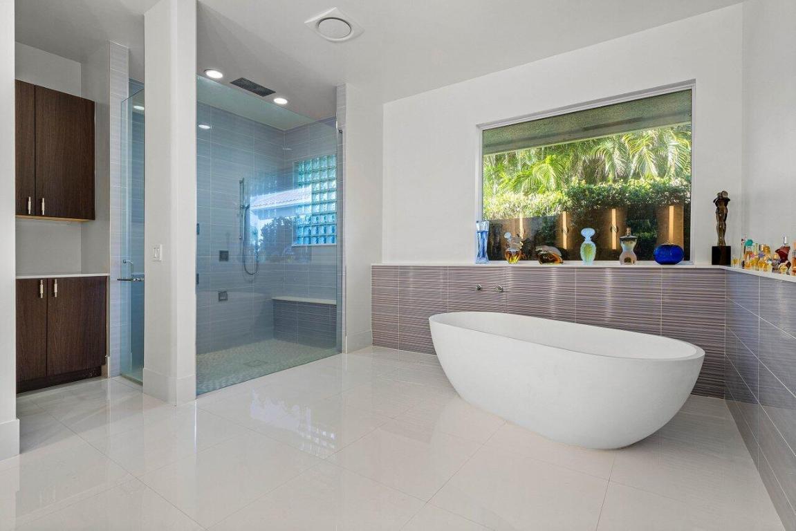 4722 Bocaire Boulevard