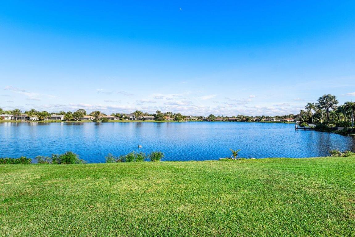 4722 Bocaire Boulevard