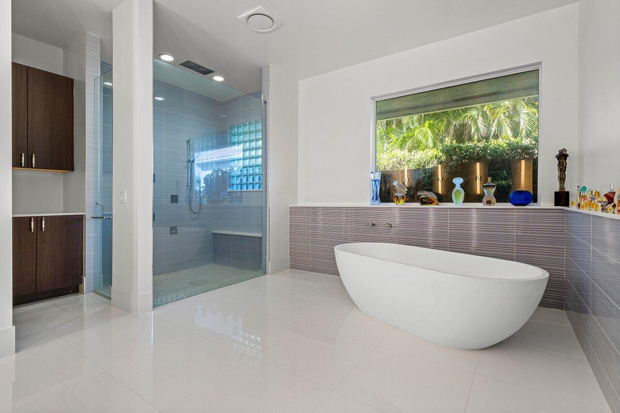 4722 Bocaire Boulevard