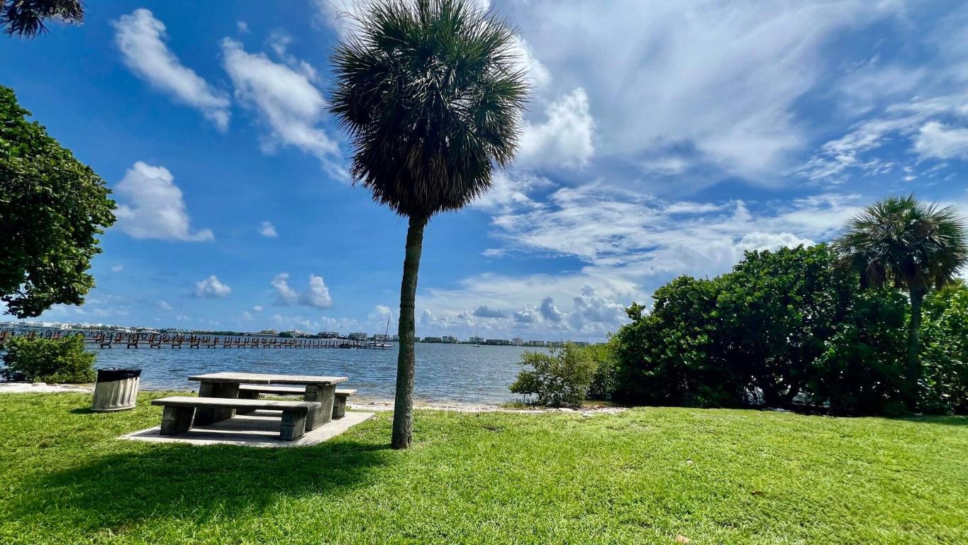 1120 S Federal Highway