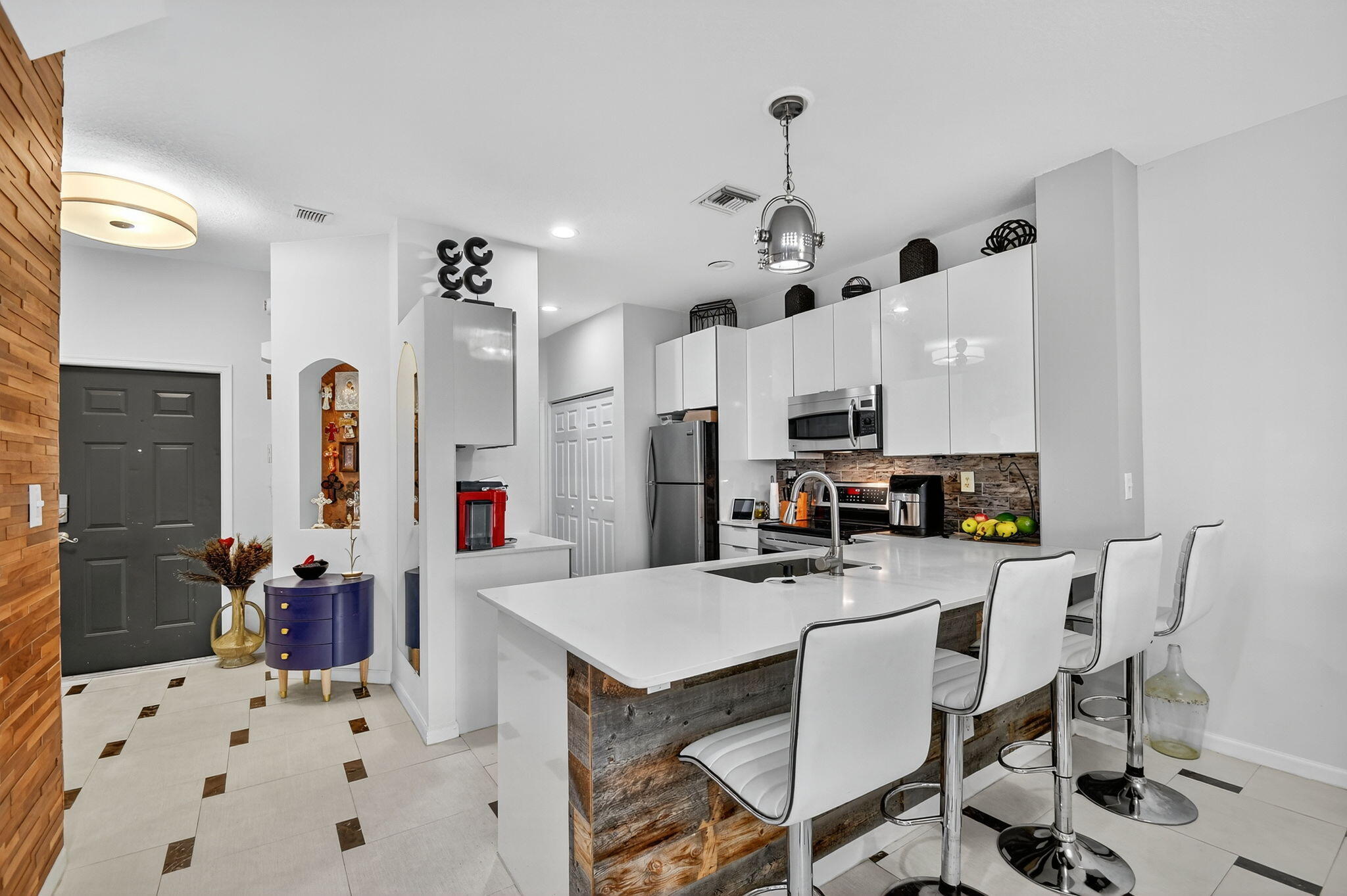 7614 Sonesta Shores Drive