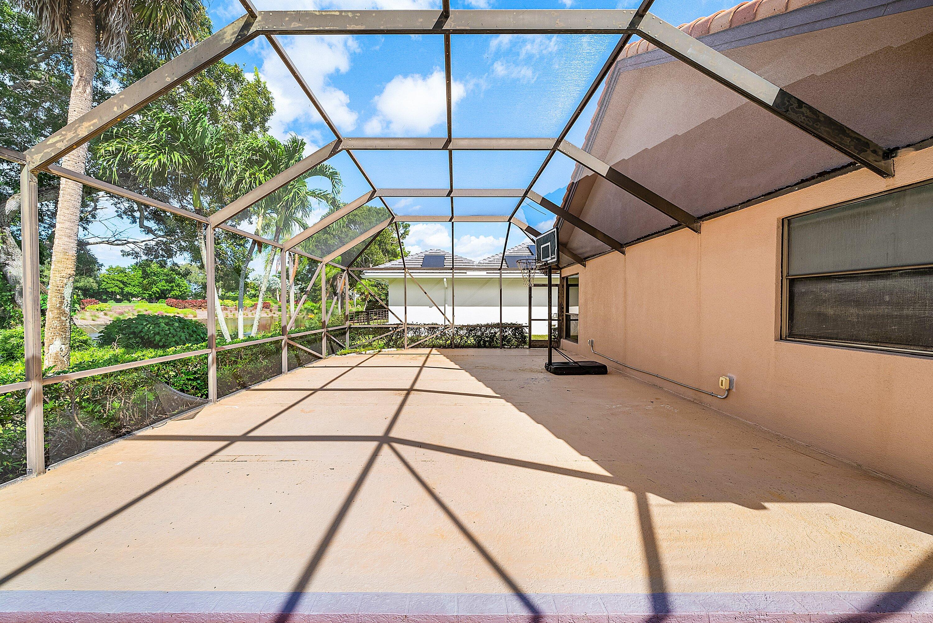 4952 Bocaire Boulevard