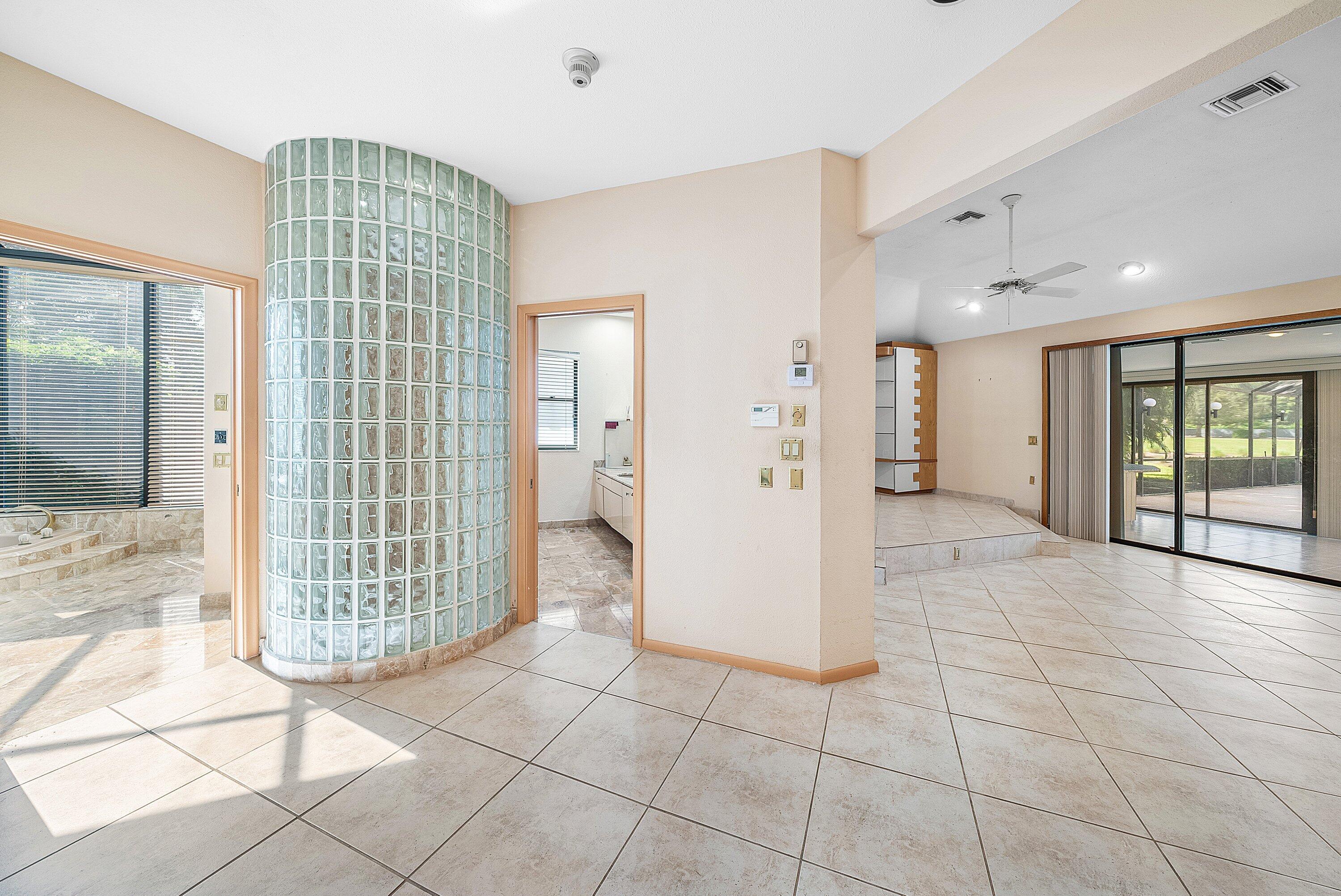 4952 Bocaire Boulevard