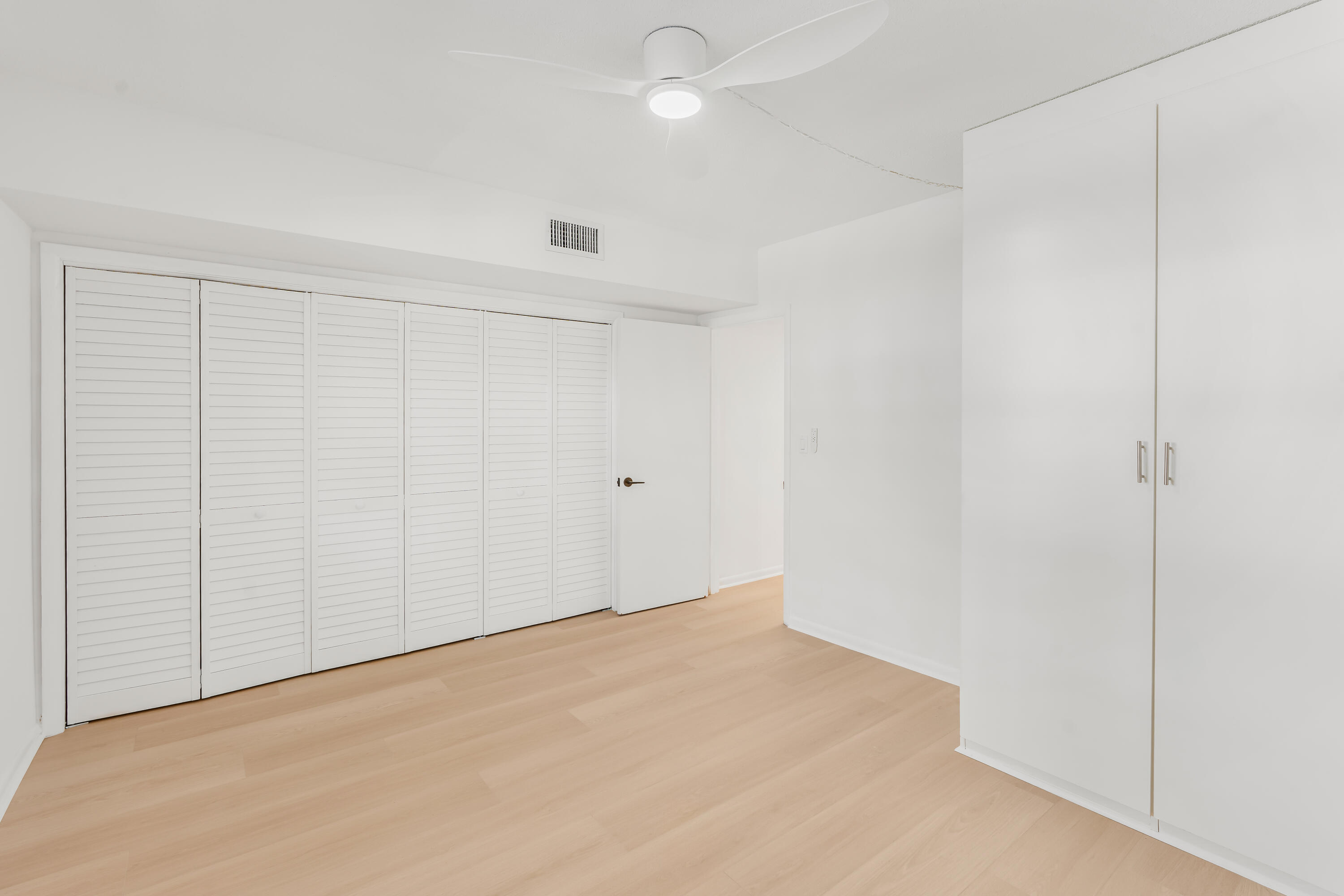 200 E Royal Palm Road 2030