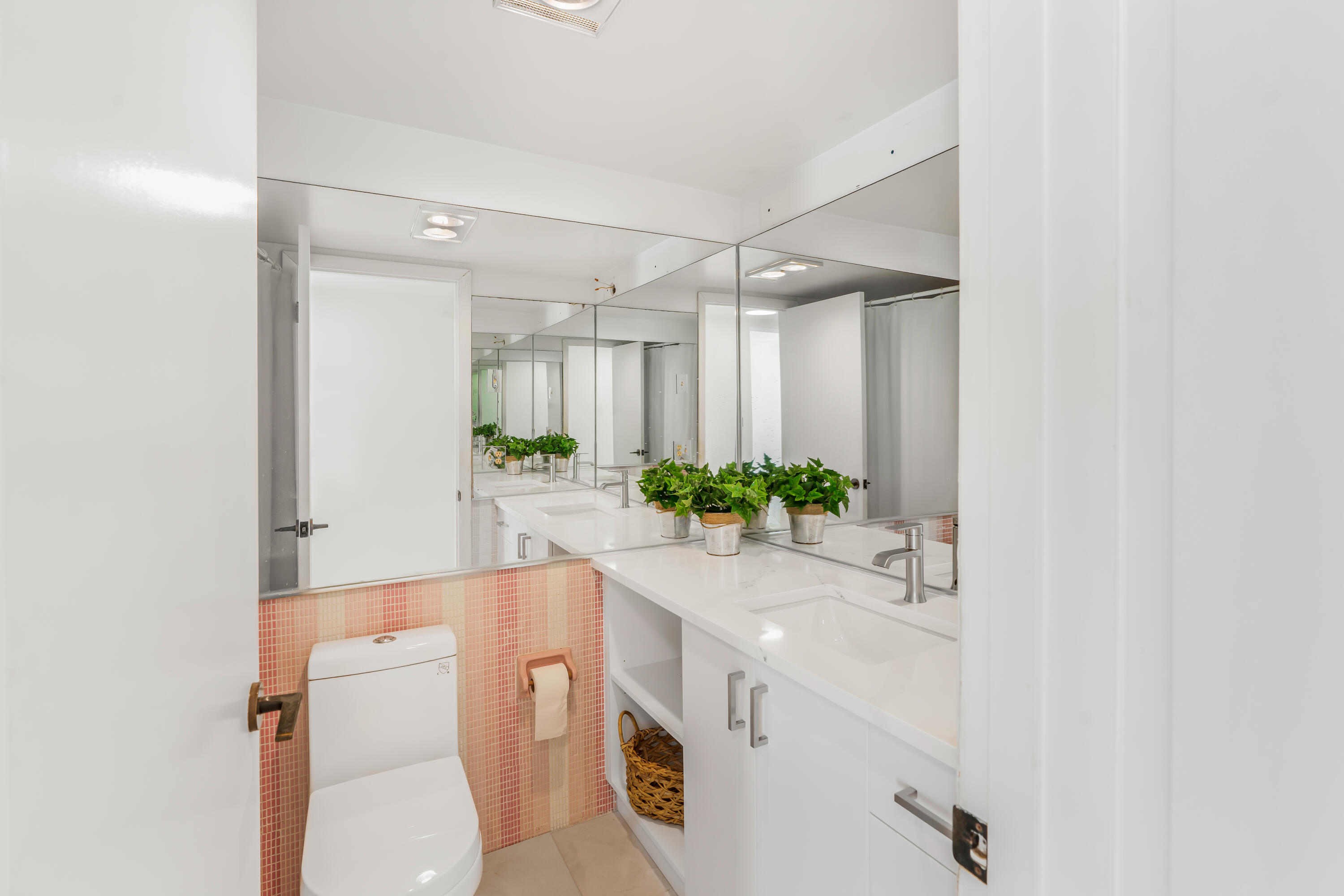 200 E Royal Palm Road 2030