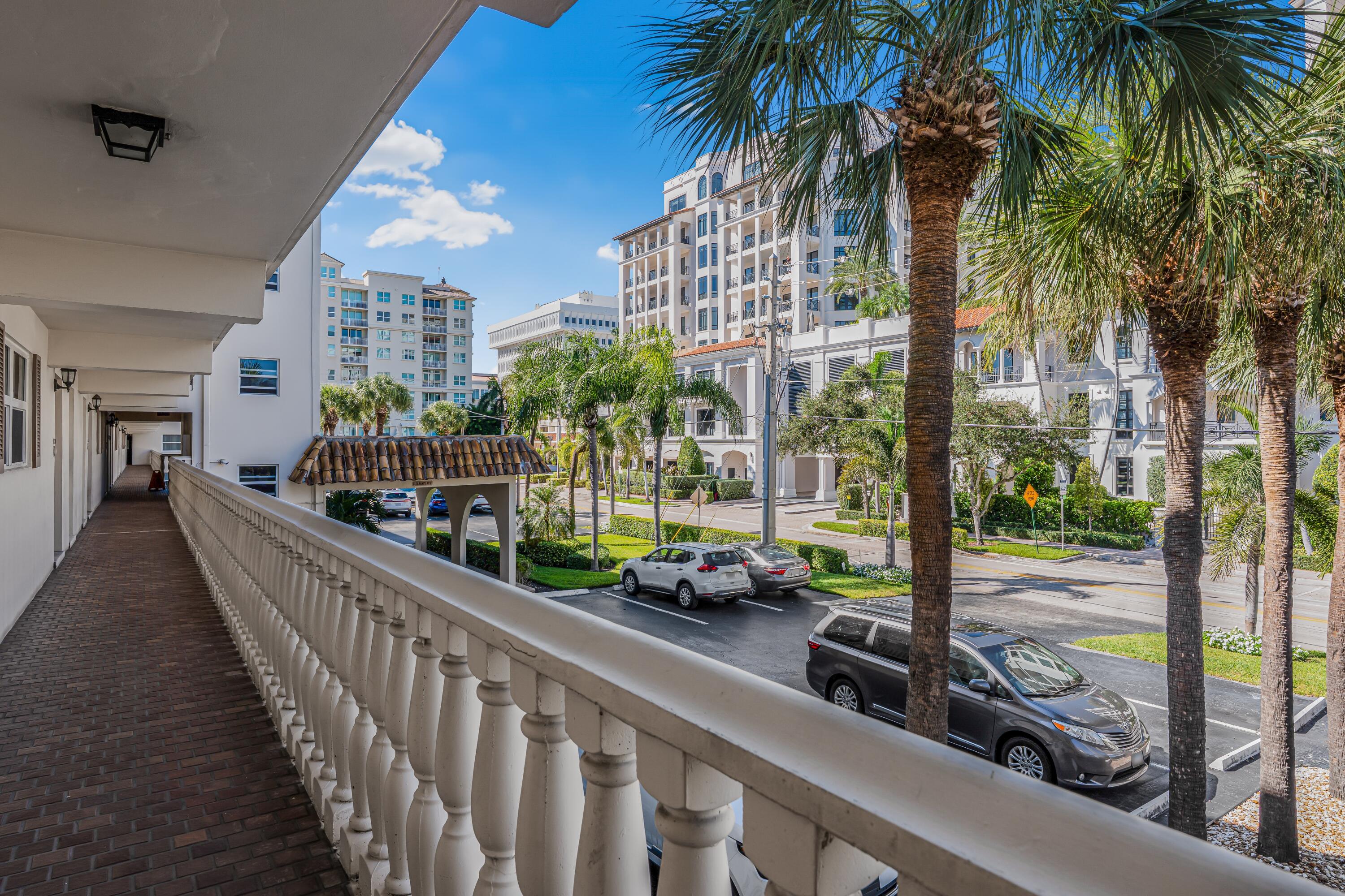 200 E Royal Palm Road 2030