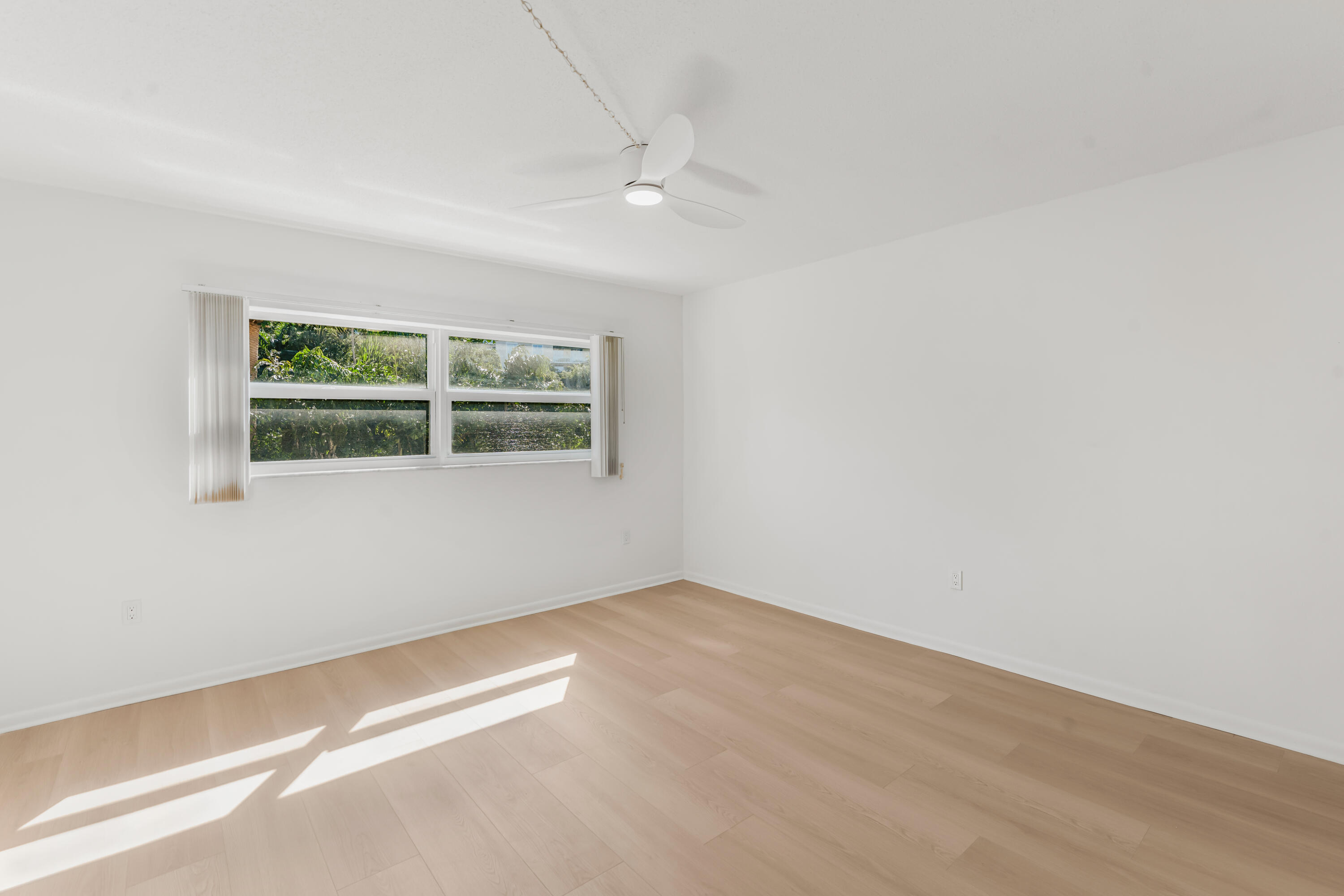 200 E Royal Palm Road 2030