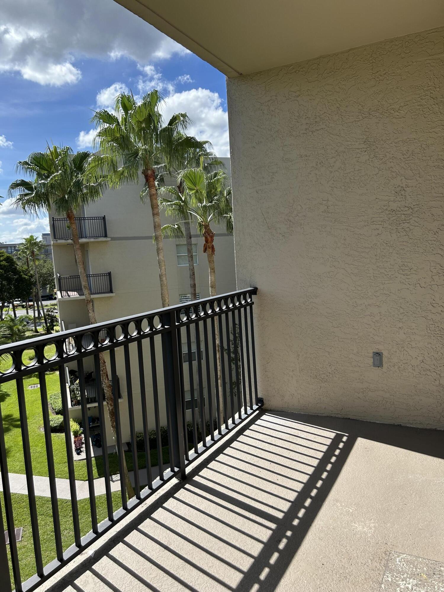 26 Royal Palm Way 405