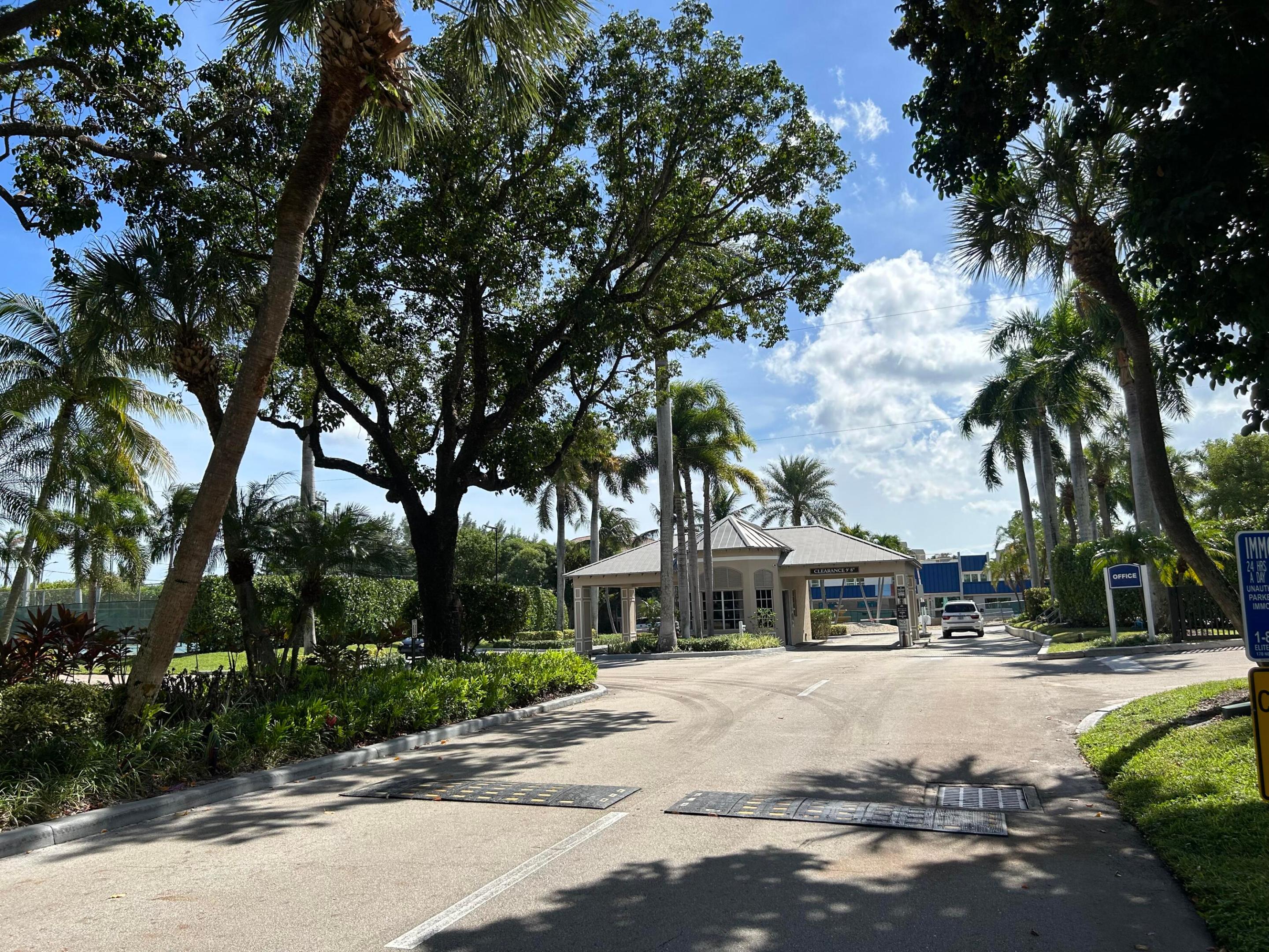 26 Royal Palm Way 405