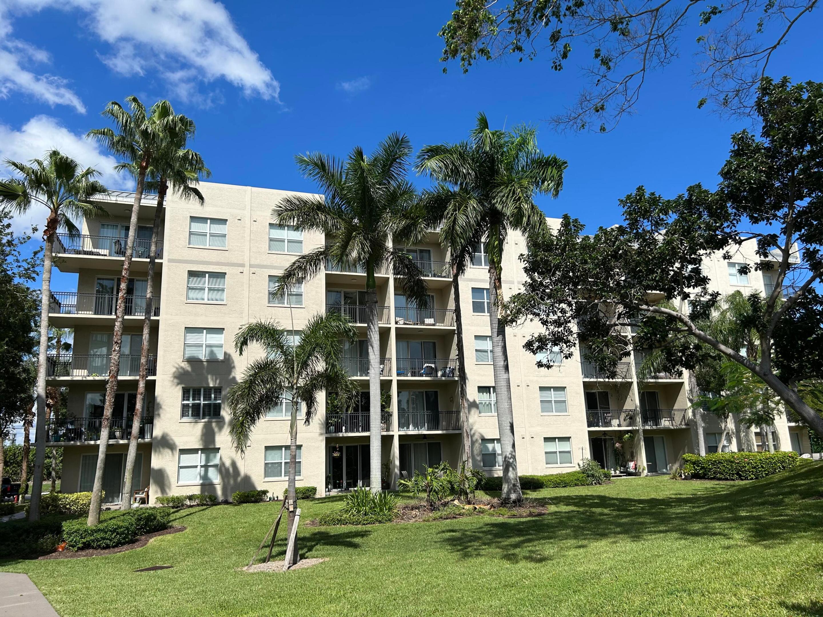 26 Royal Palm Way 405