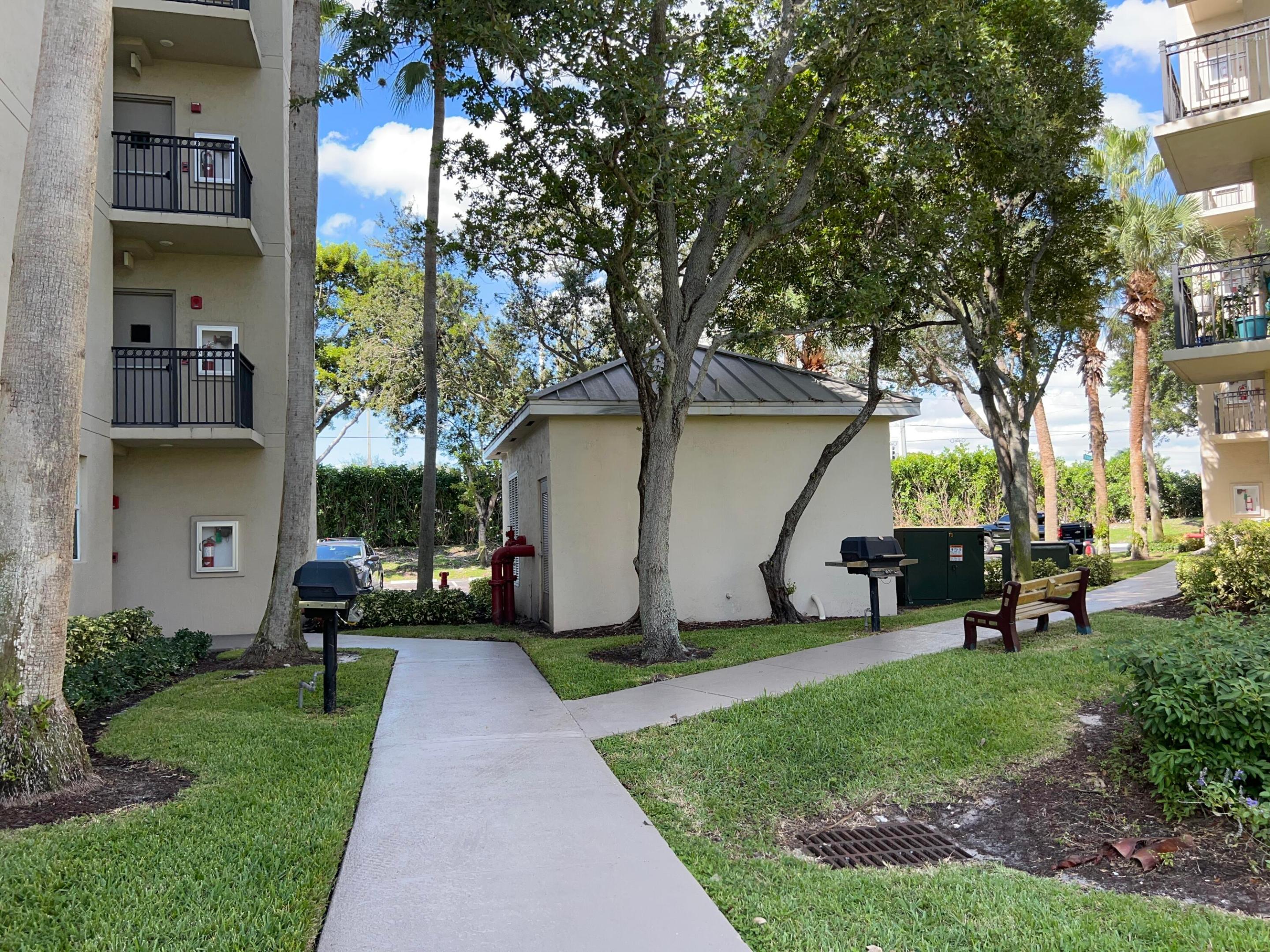 26 Royal Palm Way 405