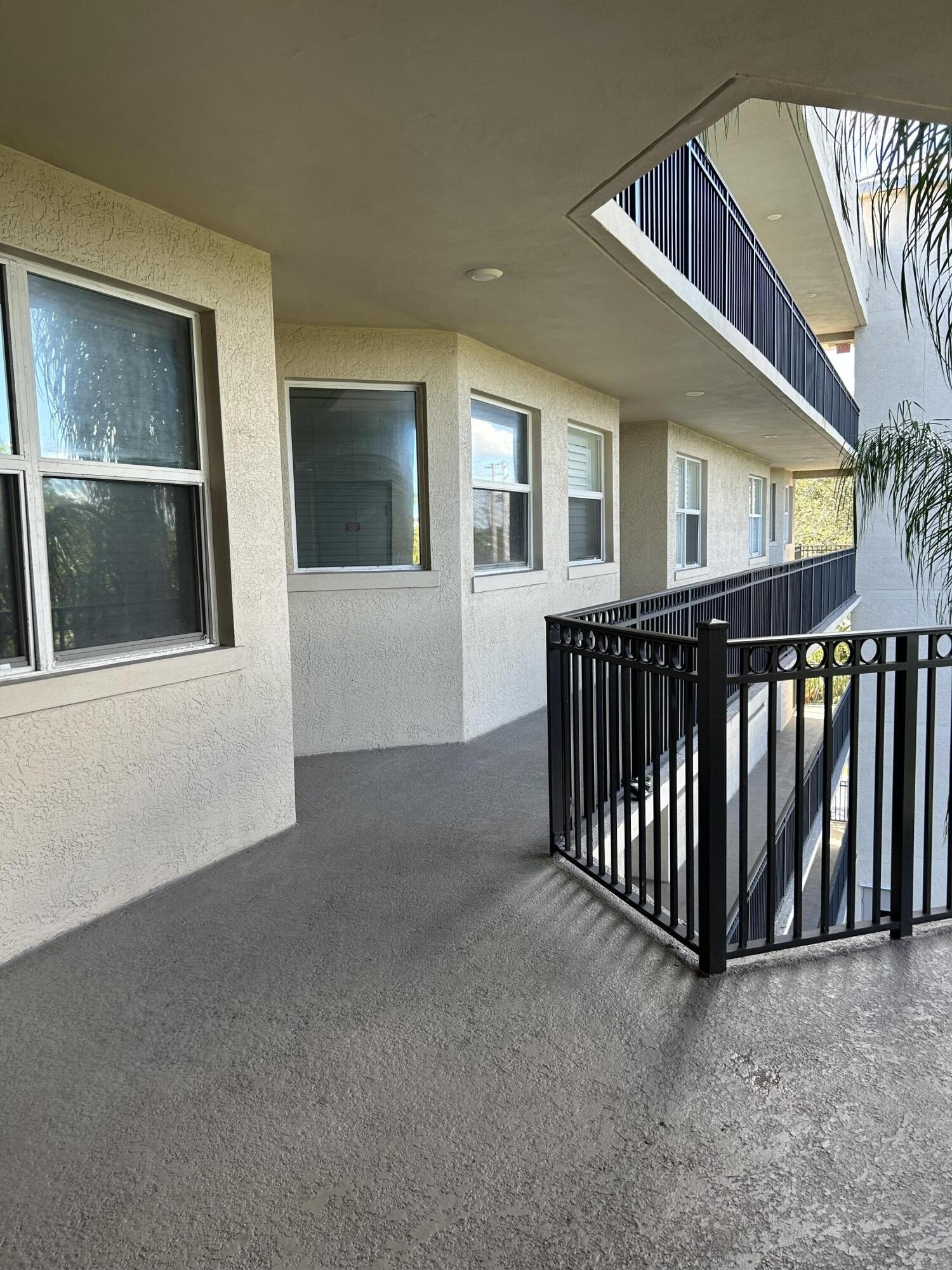 26 Royal Palm Way 405