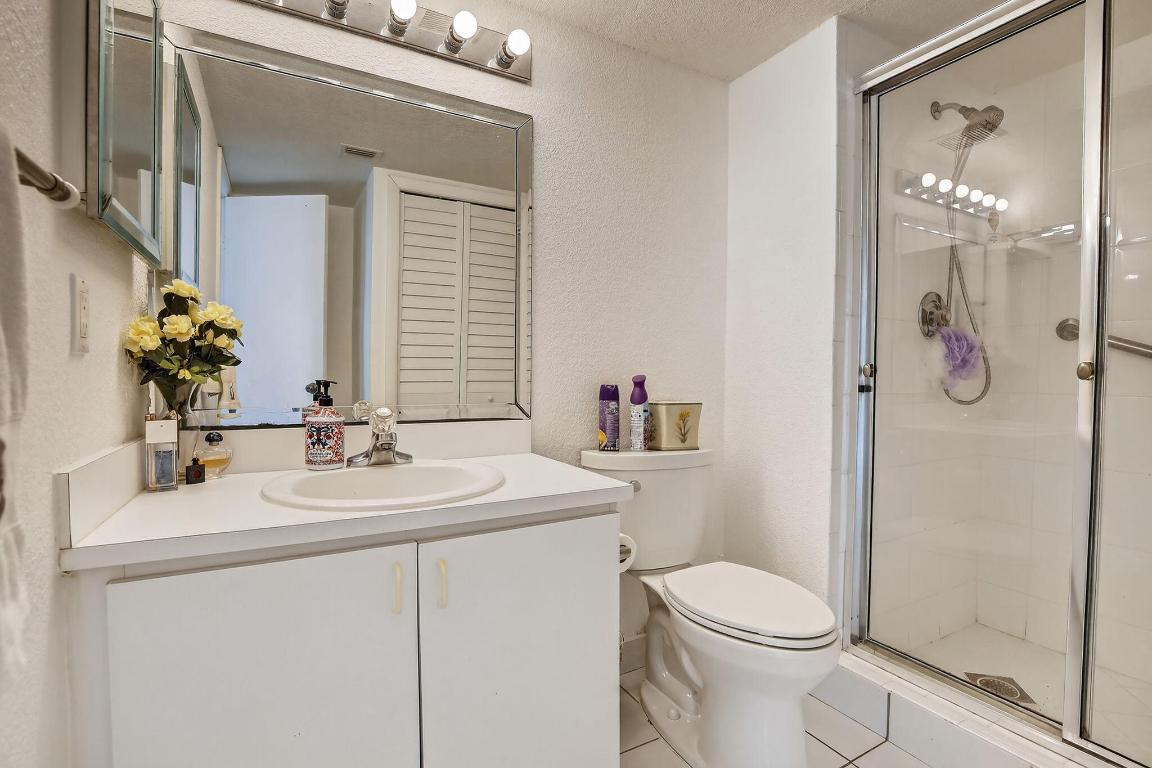 380 Racquet Club Road 106