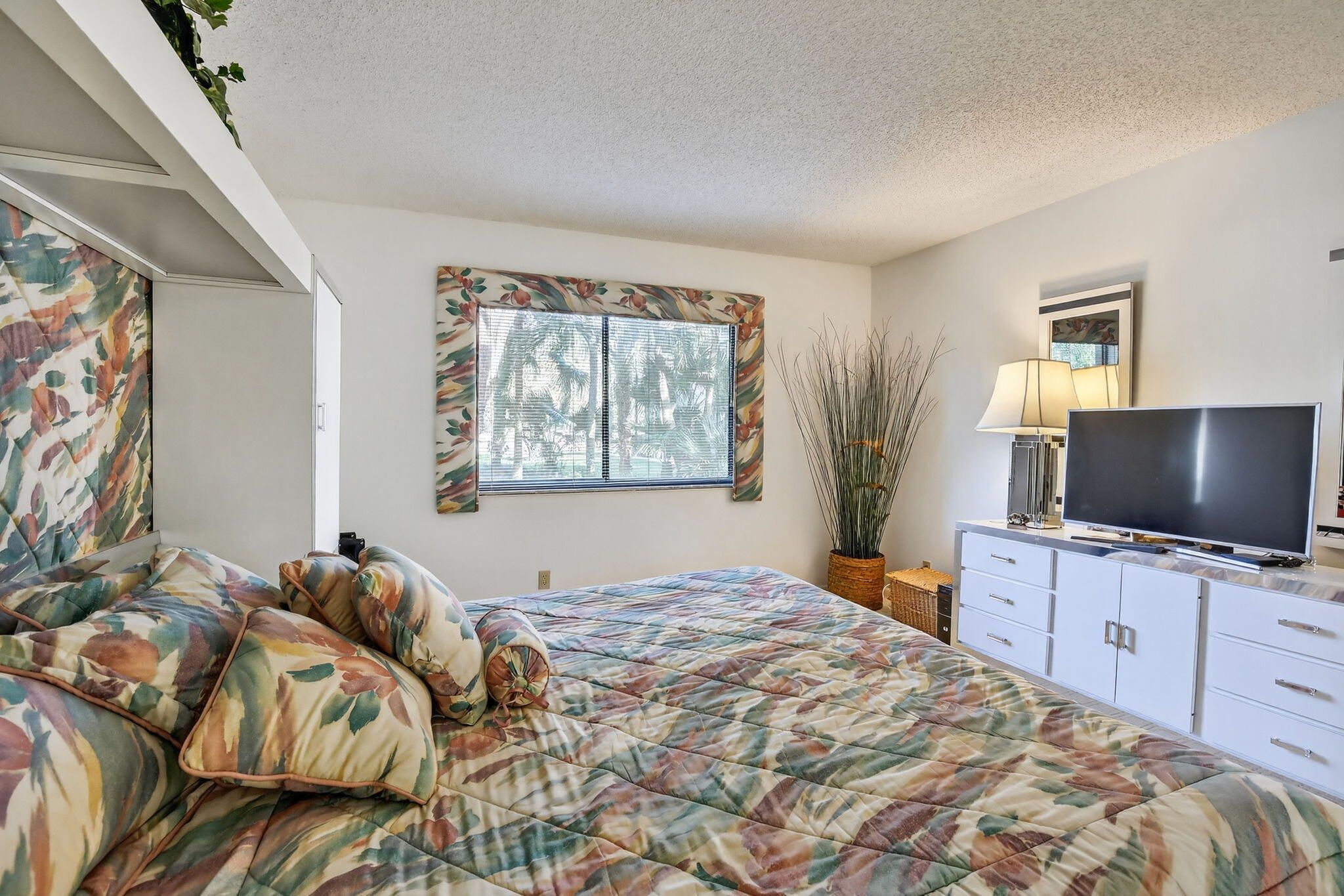 380 Racquet Club Road 106