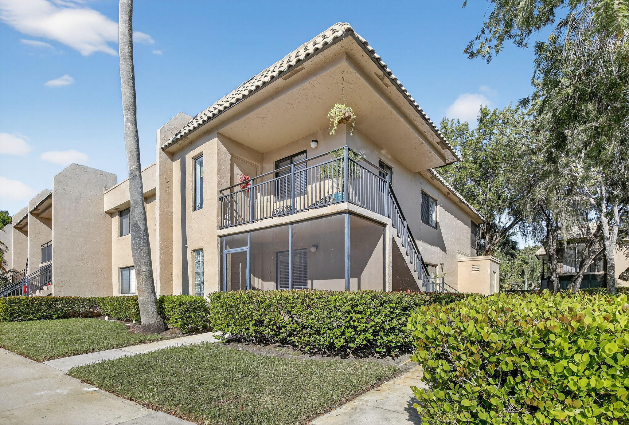 380 Racquet Club Road 106